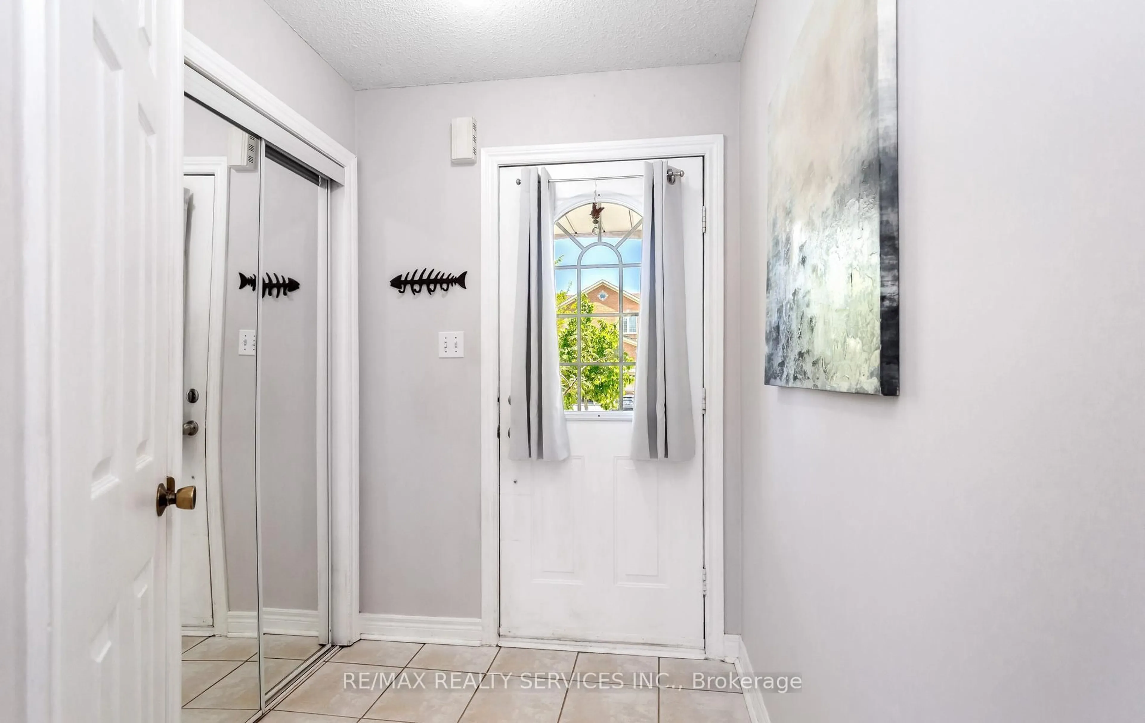 Indoor entryway for 14 Todmorden Dr, Brampton Ontario L7A 1M7
