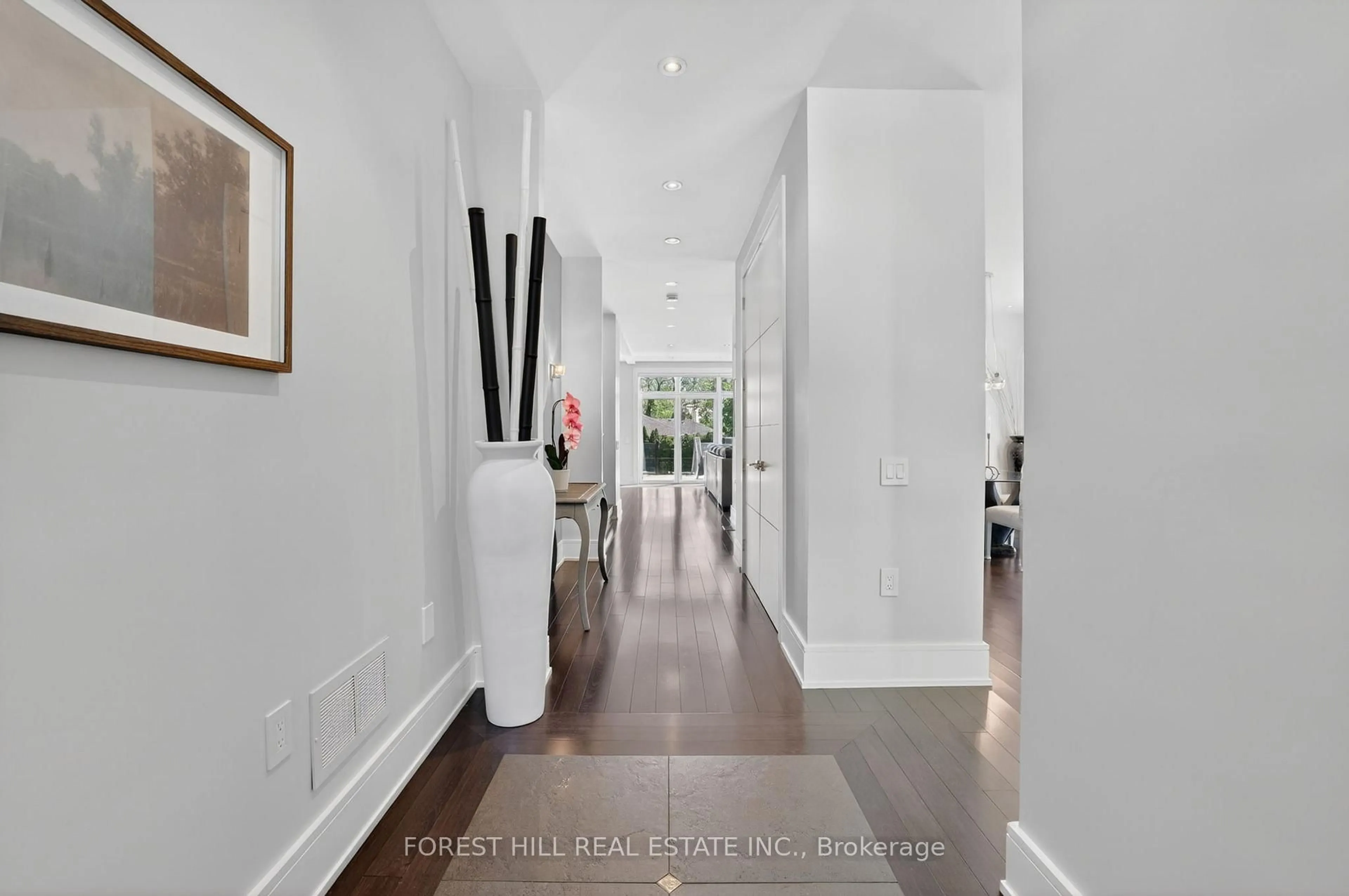 Indoor foyer for 51 Greenfield Dr, Toronto Ontario M9B 1H2
