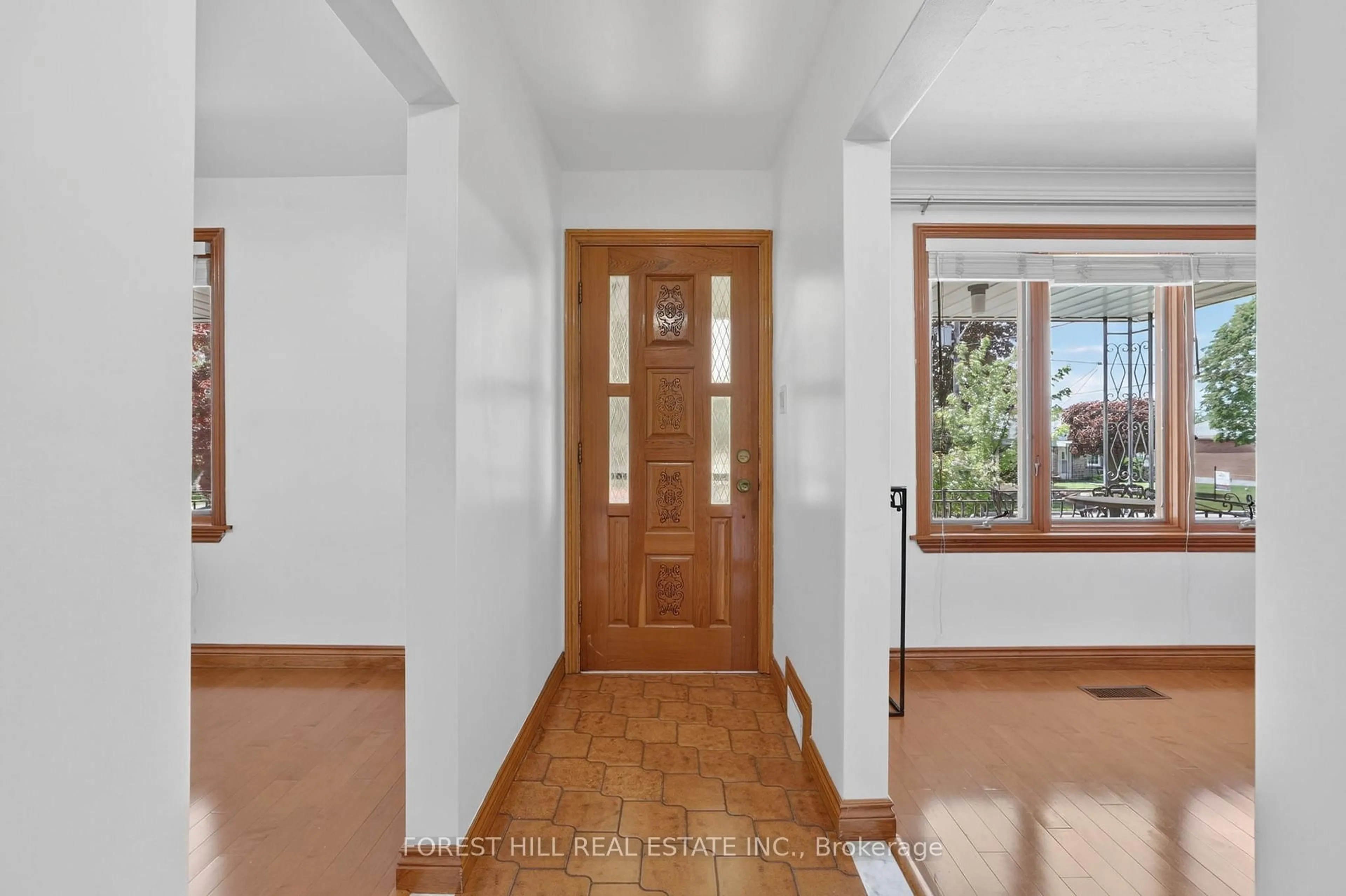 Indoor entryway for 11 Fairweather Rd, Toronto Ontario M6M 4C8