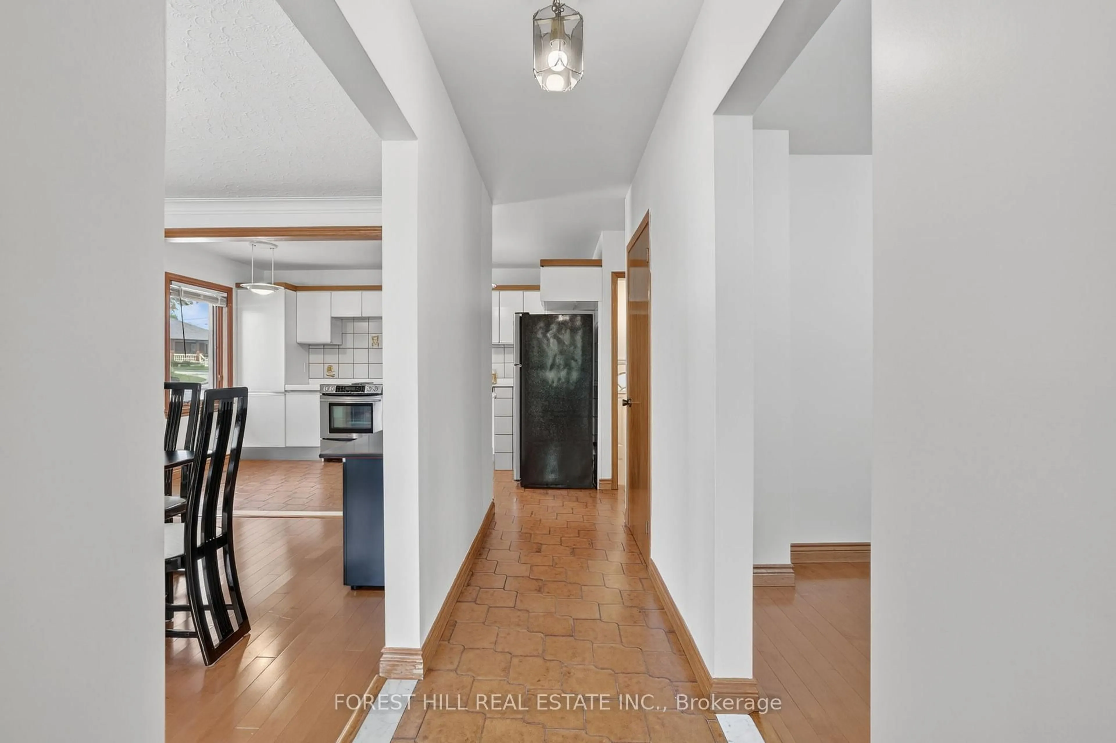 Indoor foyer for 11 Fairweather Rd, Toronto Ontario M6M 4C8