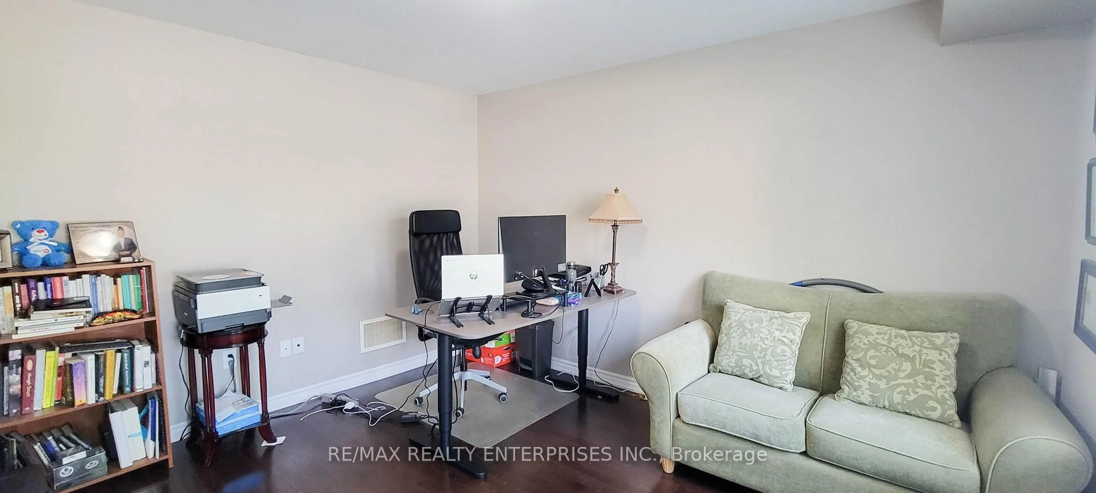A pic of a room for 250 Ellen Davidson Dr, Oakville Ontario L6M 0V2