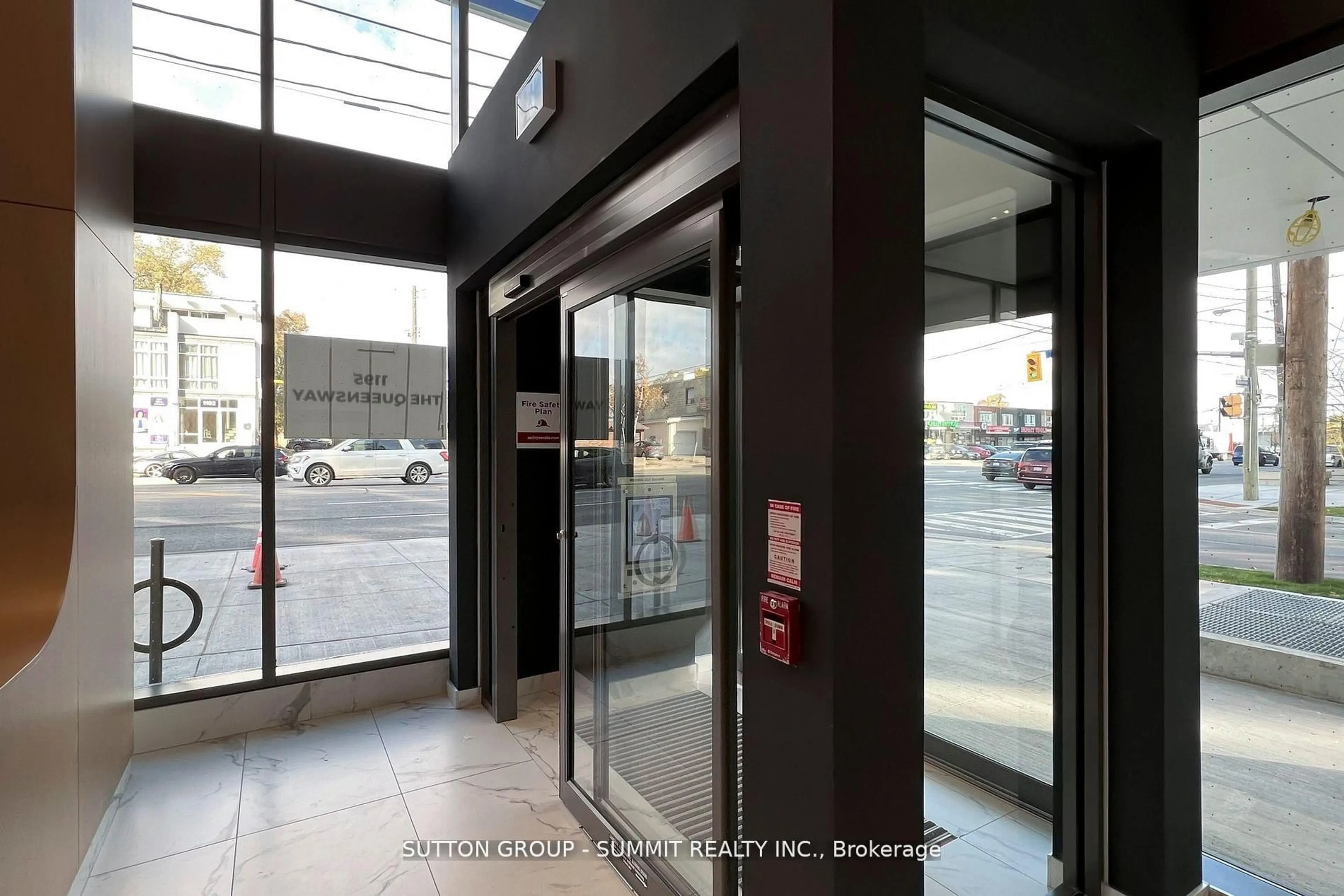 Indoor foyer for 1195 The Queensway St #801, Toronto Ontario M8Z 0H1