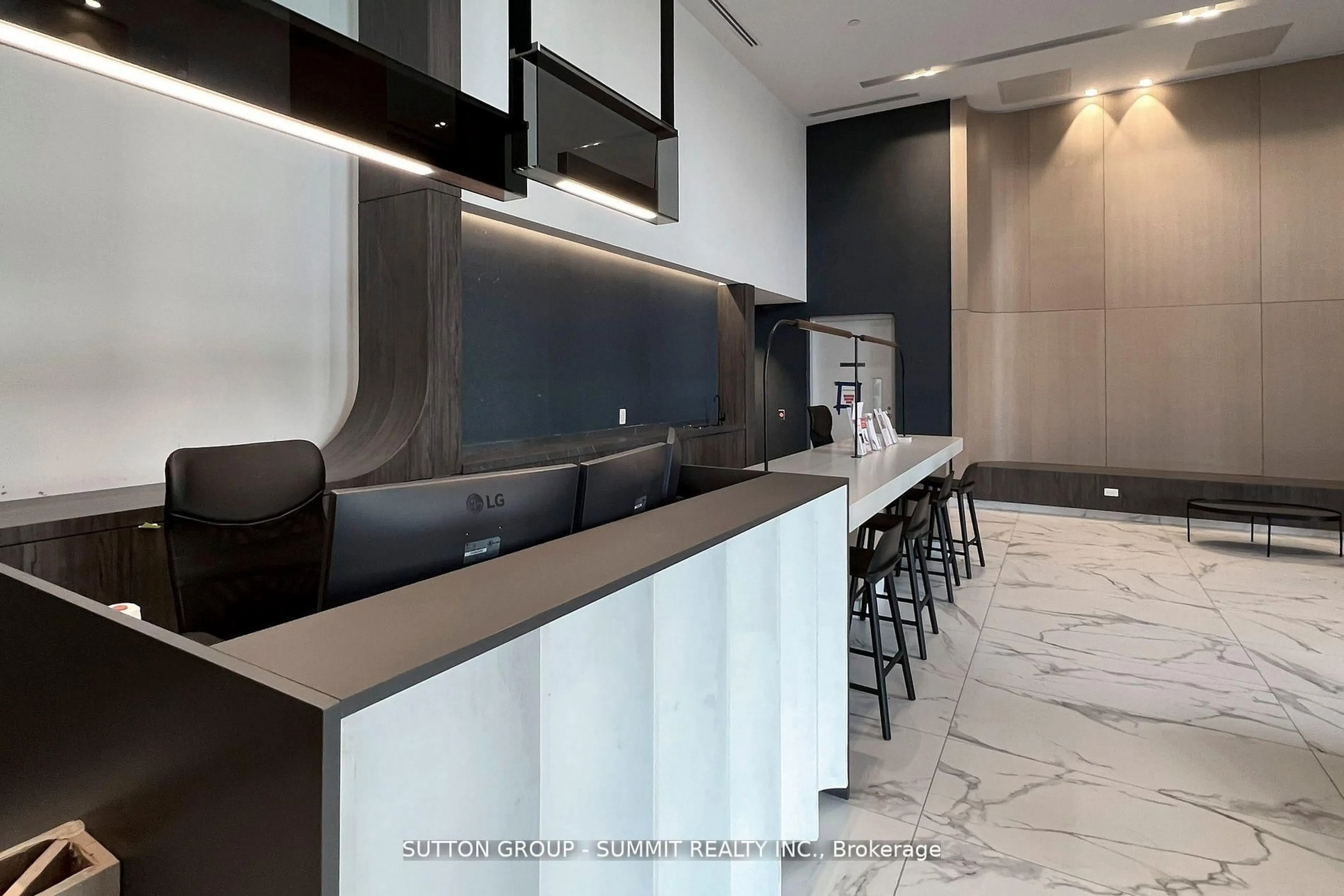 Lobby for 1195 The Queensway St #801, Toronto Ontario M8Z 0H1