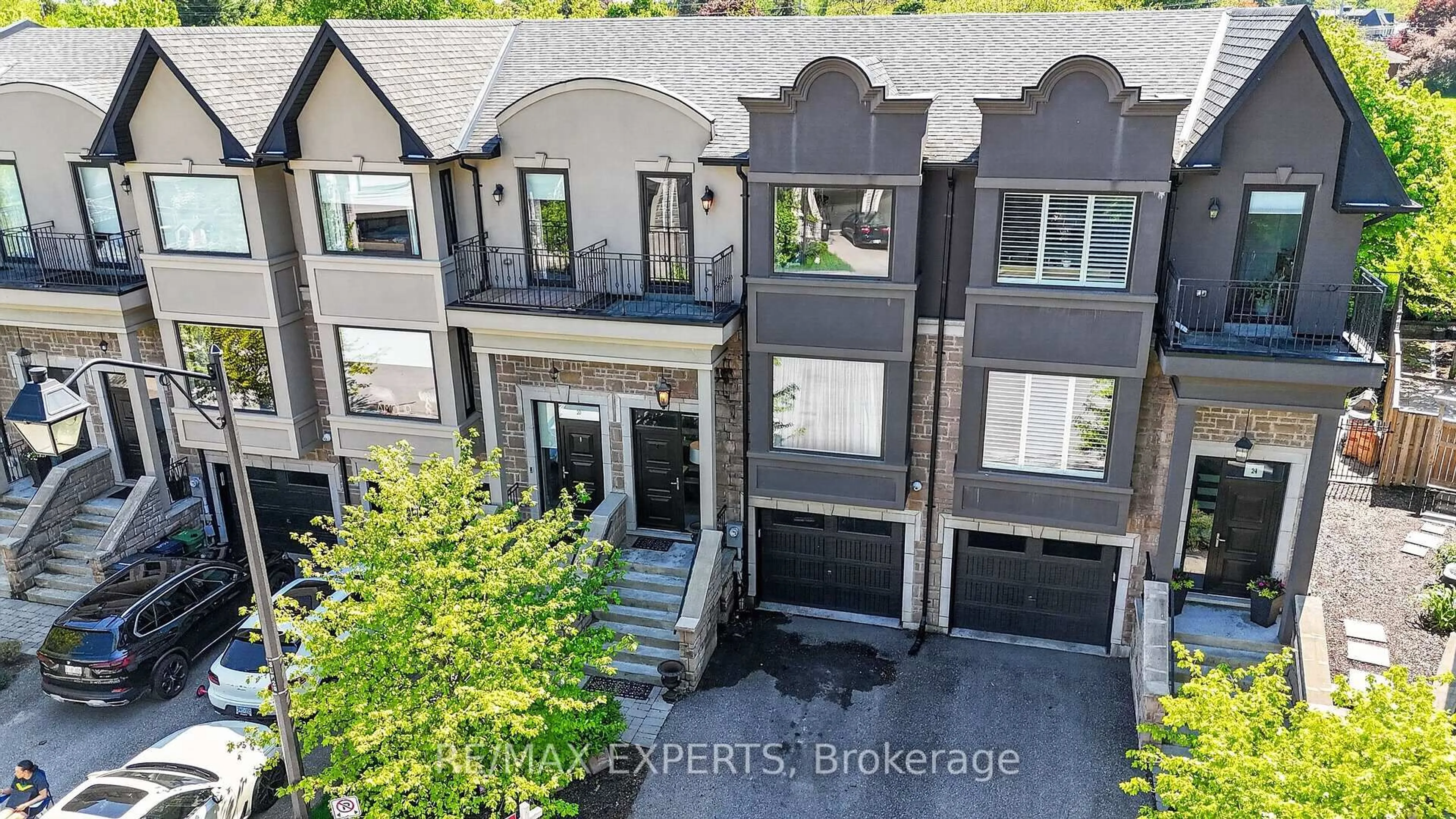 A pic from outside/outdoor area/front of a property/back of a property/a pic from drone, street for 22 Matthew Crt, Toronto Ontario M9B 2Y3