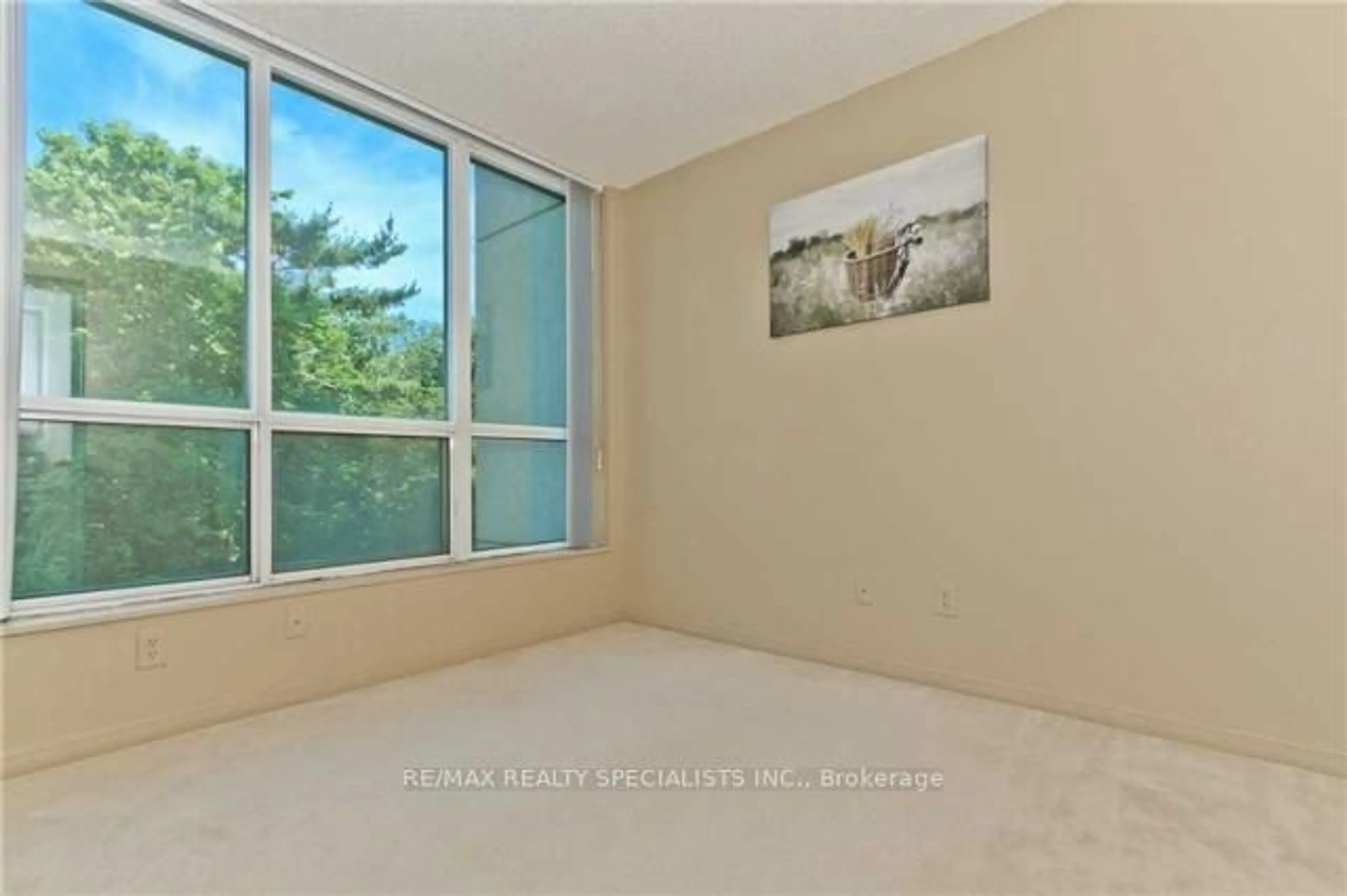 A pic of a room for 2565 Erin Centre Blvd #411, Mississauga Ontario L5M 6Z8