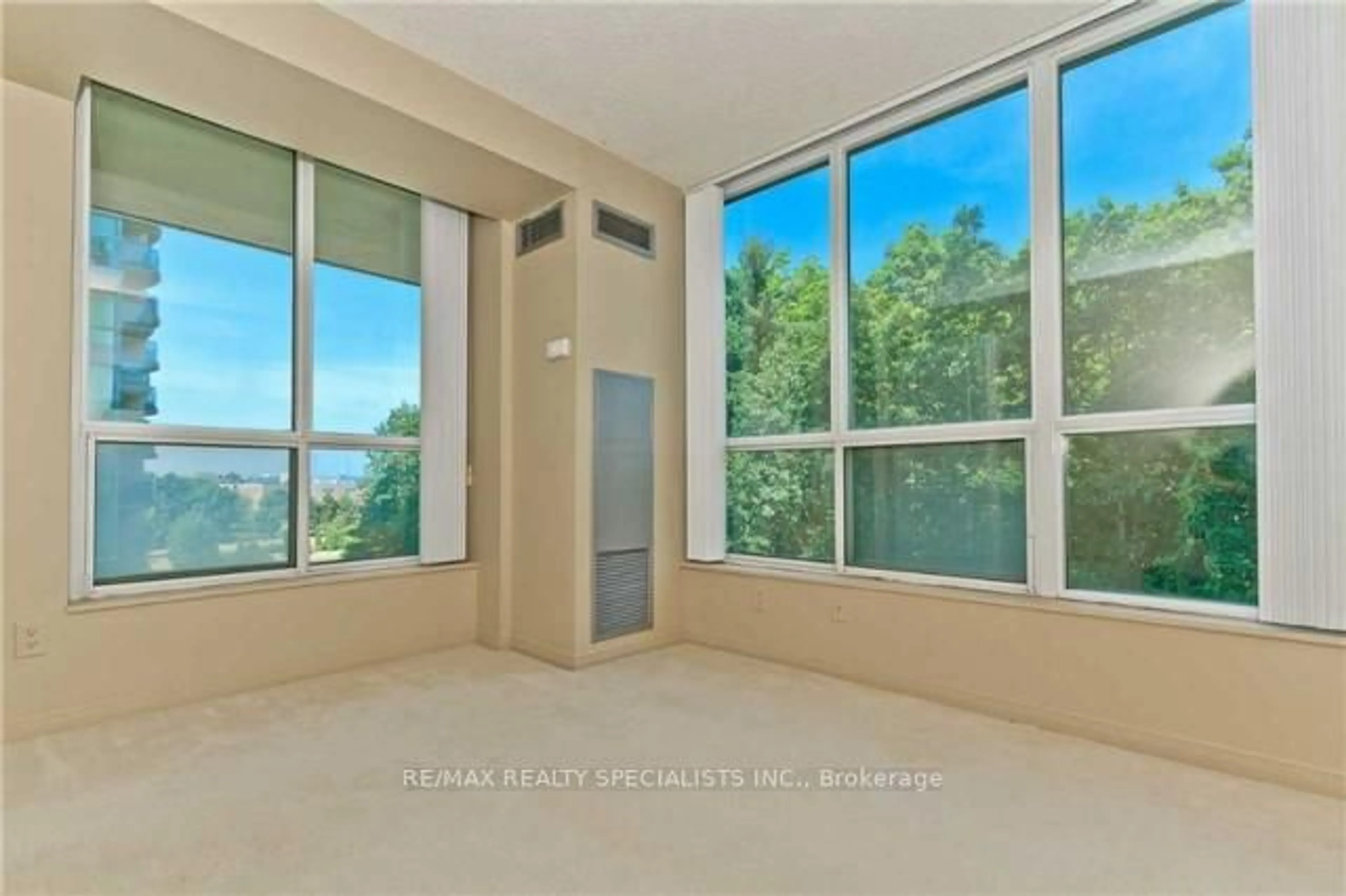 A pic of a room for 2565 Erin Centre Blvd #411, Mississauga Ontario L5M 6Z8