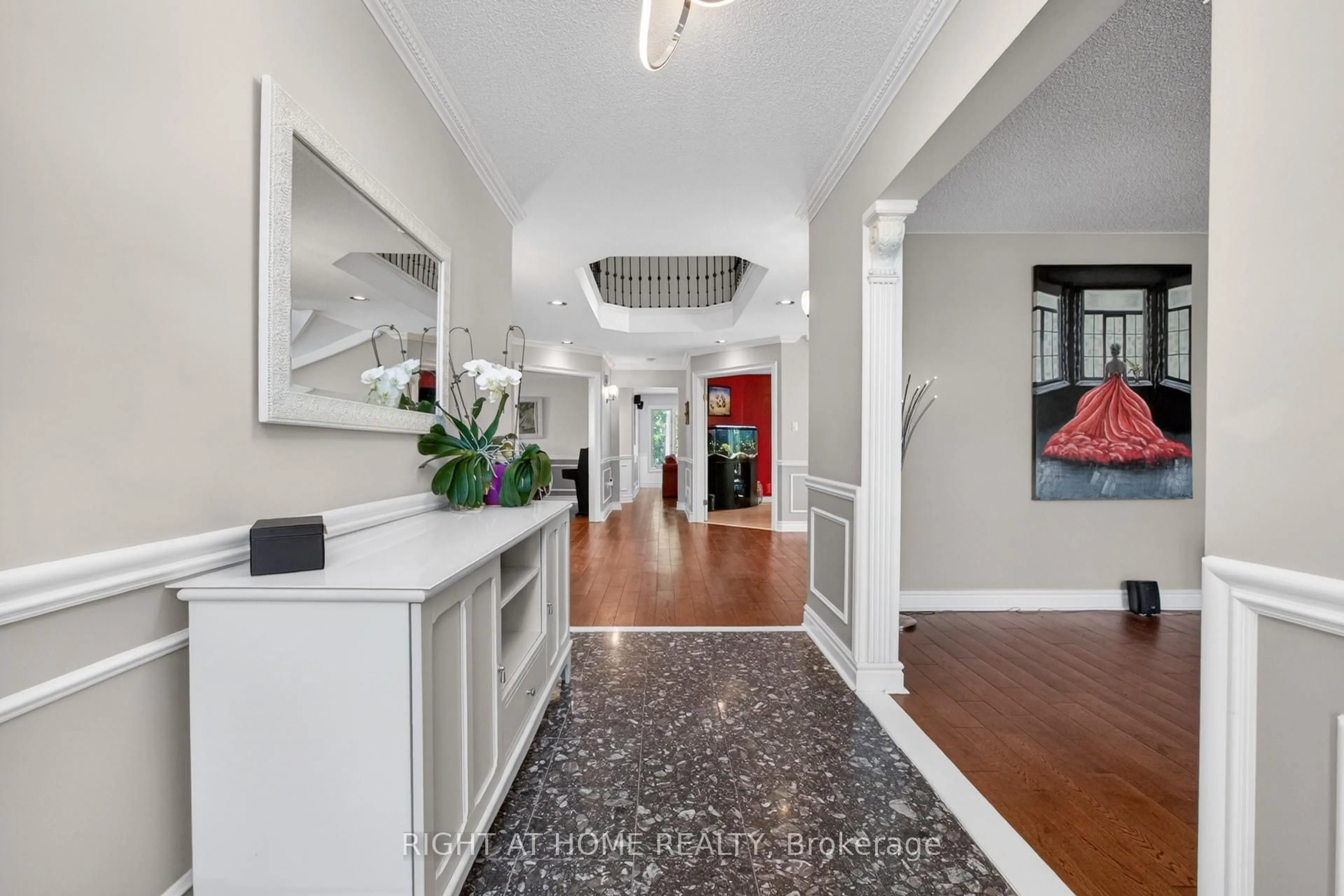 Indoor foyer for 2005 Oak Springs Rd, Oakville Ontario L6H 5P9