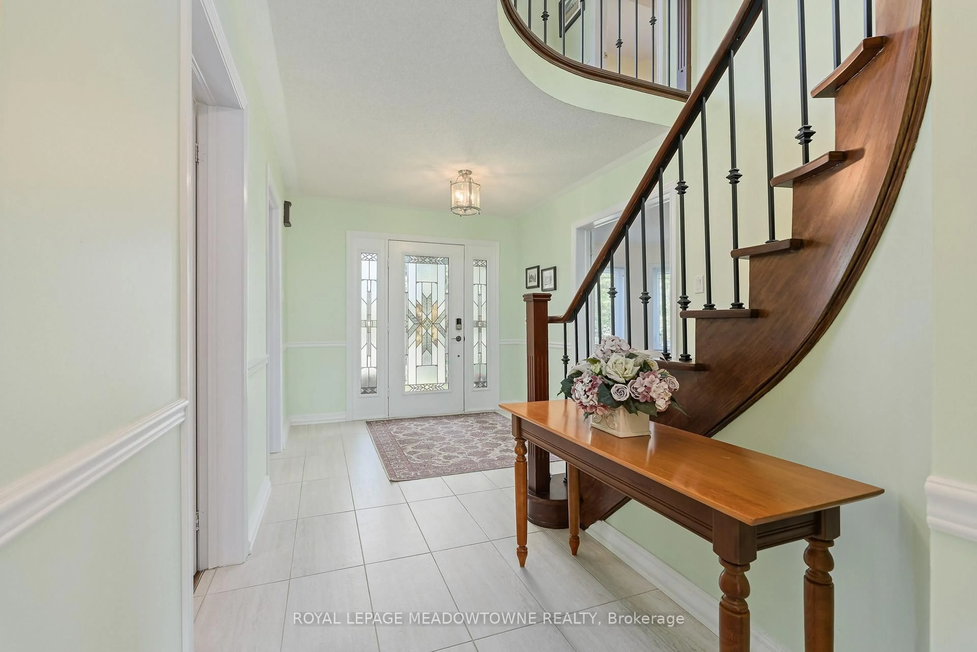 Indoor entryway for 7 Eaton St, Halton Hills Ontario L7G 5J9