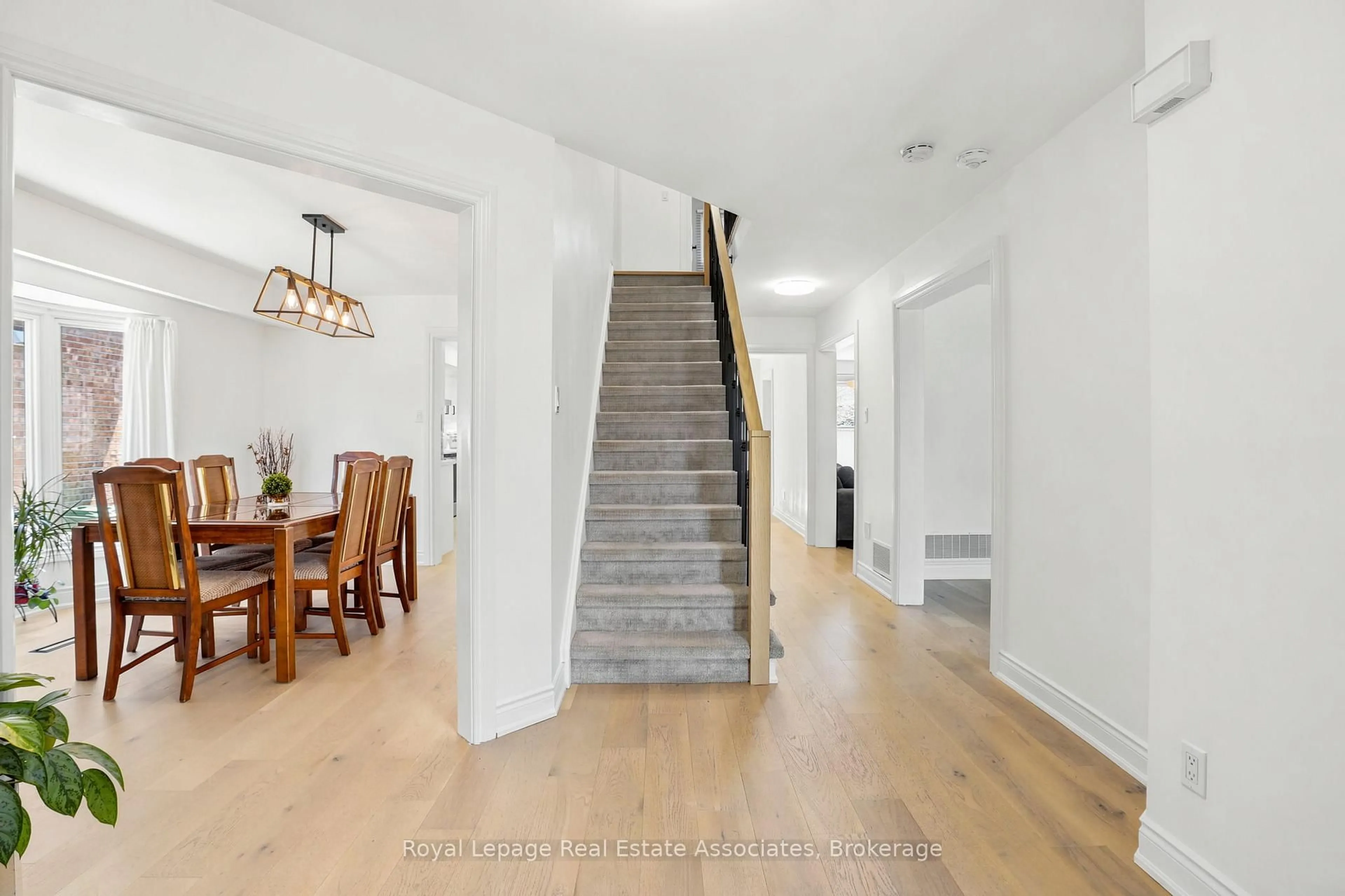 Unknown for 4454 Mayflower Dr, Mississauga Ontario L5R 1S6