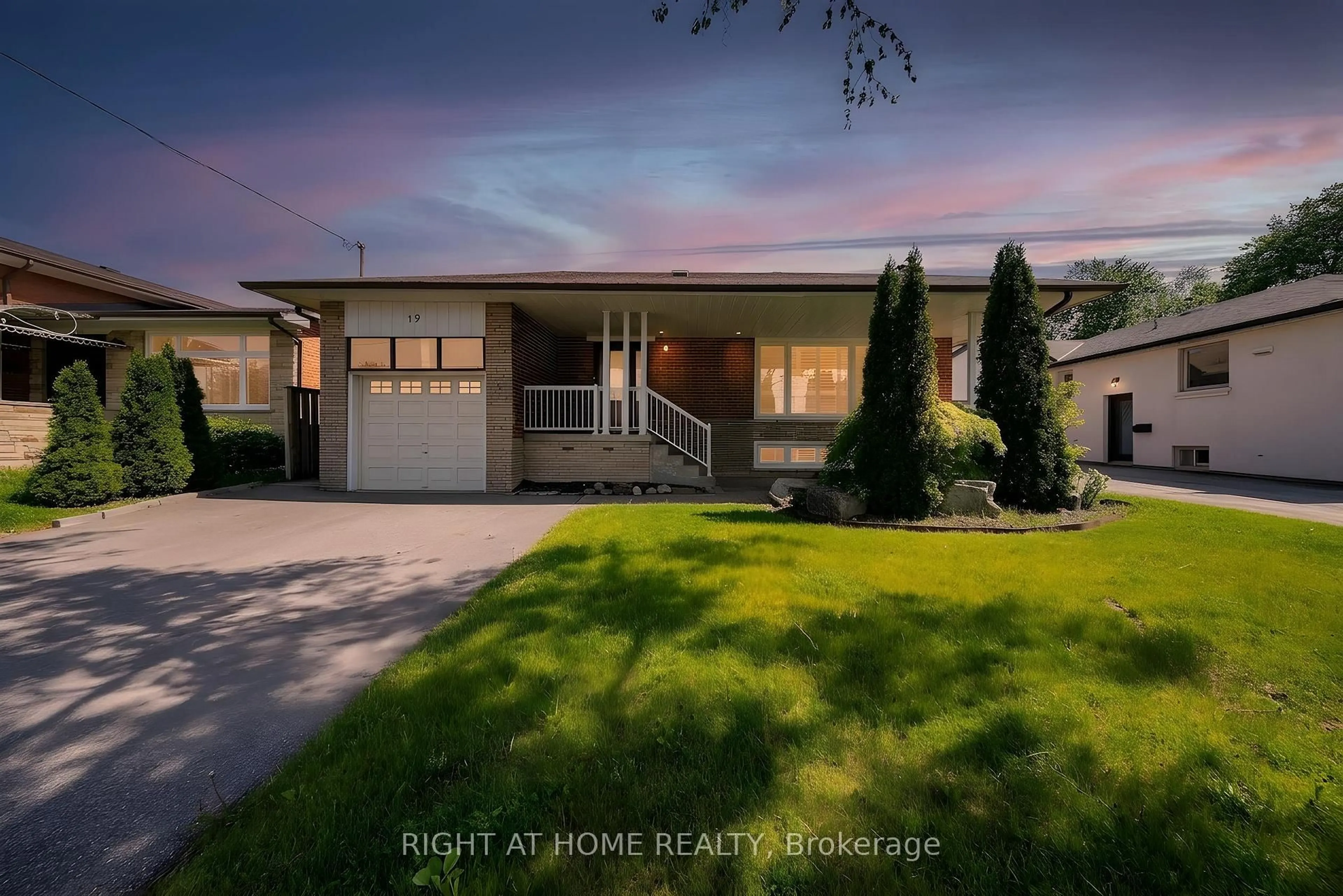 A pic from outside/outdoor area/front of a property/back of a property/a pic from drone, street for 19 Wall Ave, Toronto Ontario M9N 2N6