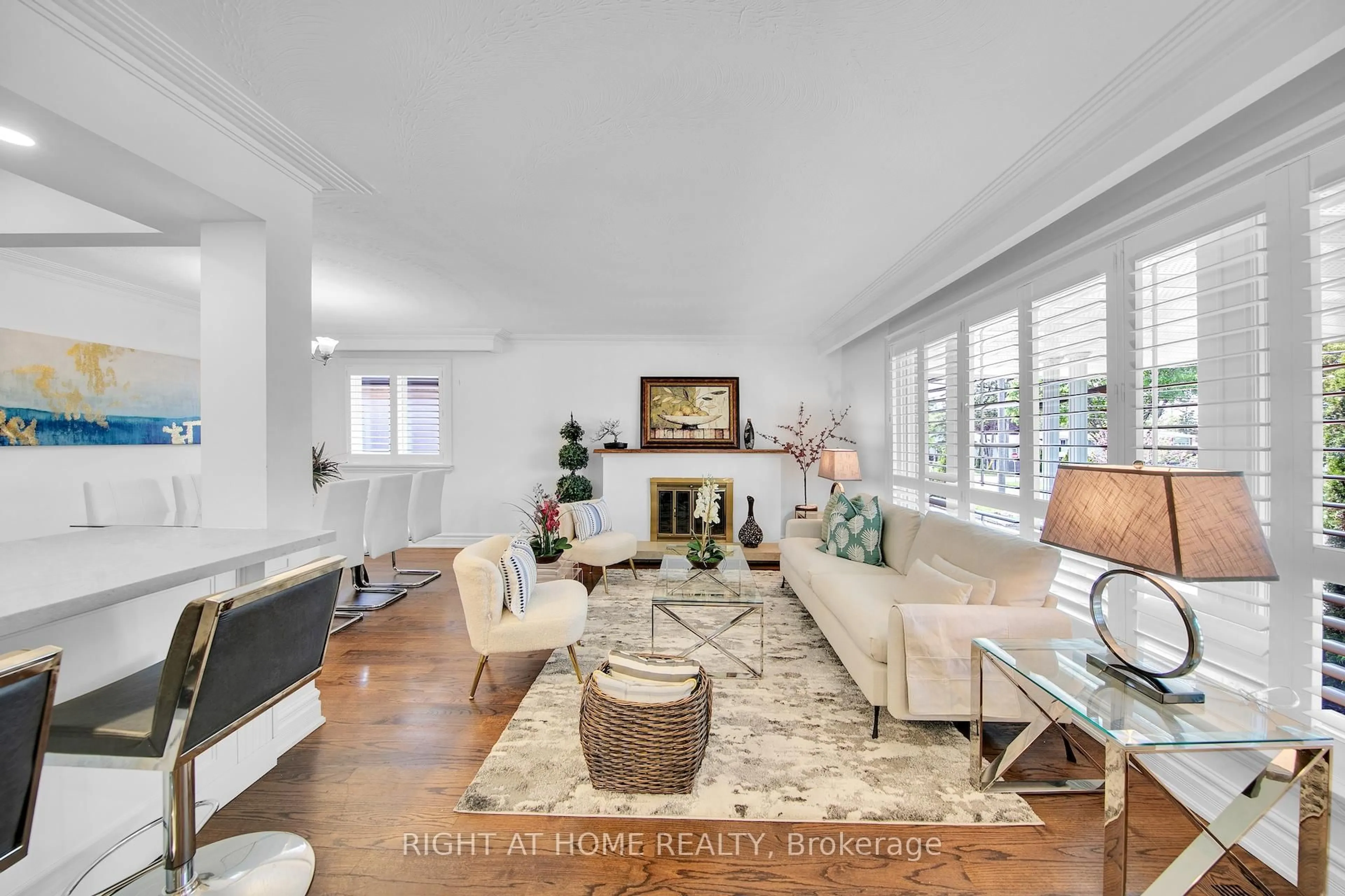Living room with furniture, unknown for 19 Wall Ave, Toronto Ontario M9N 2N6