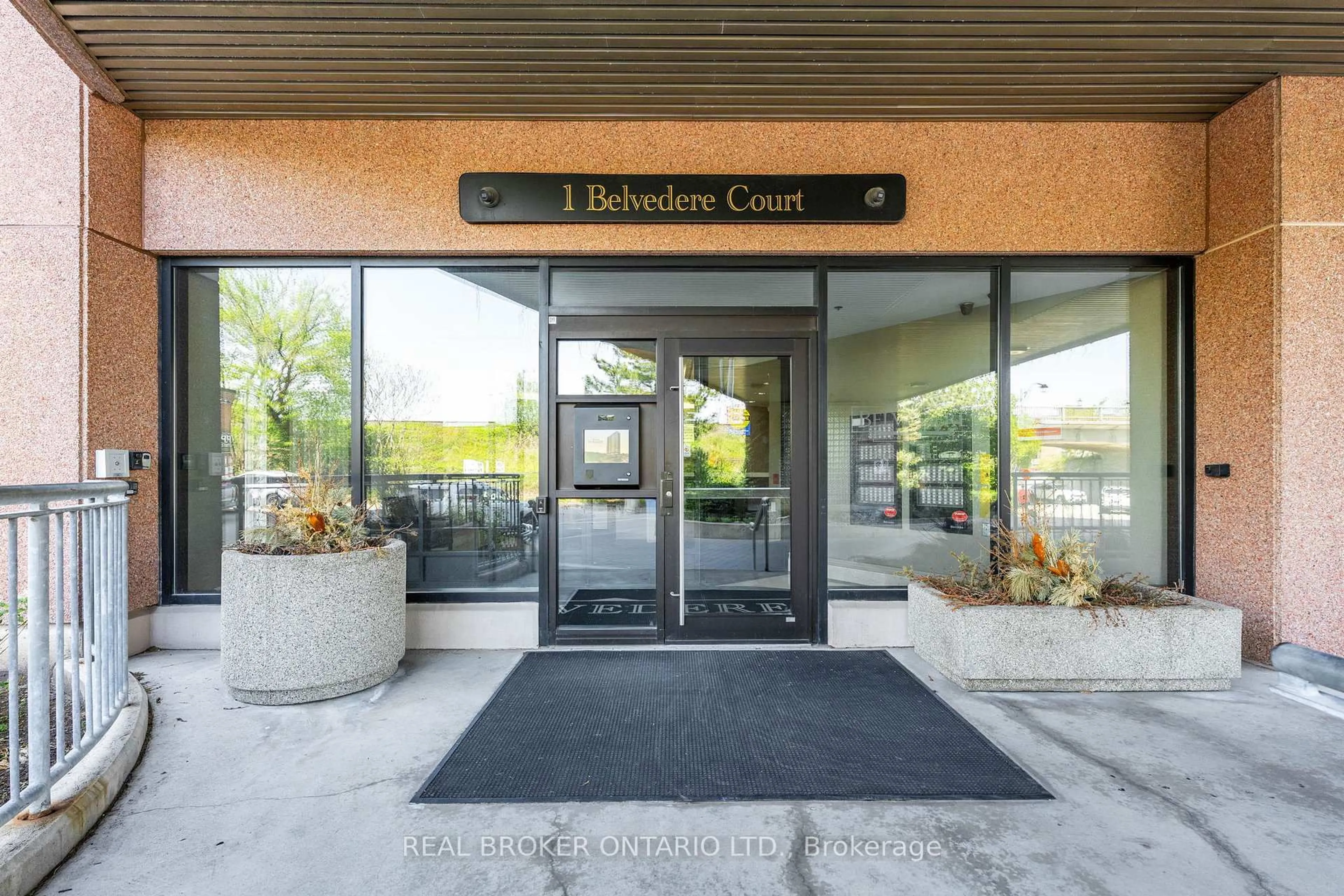 Indoor foyer for 1 Belvedere Crt #405, Brampton Ontario L6V 4M6