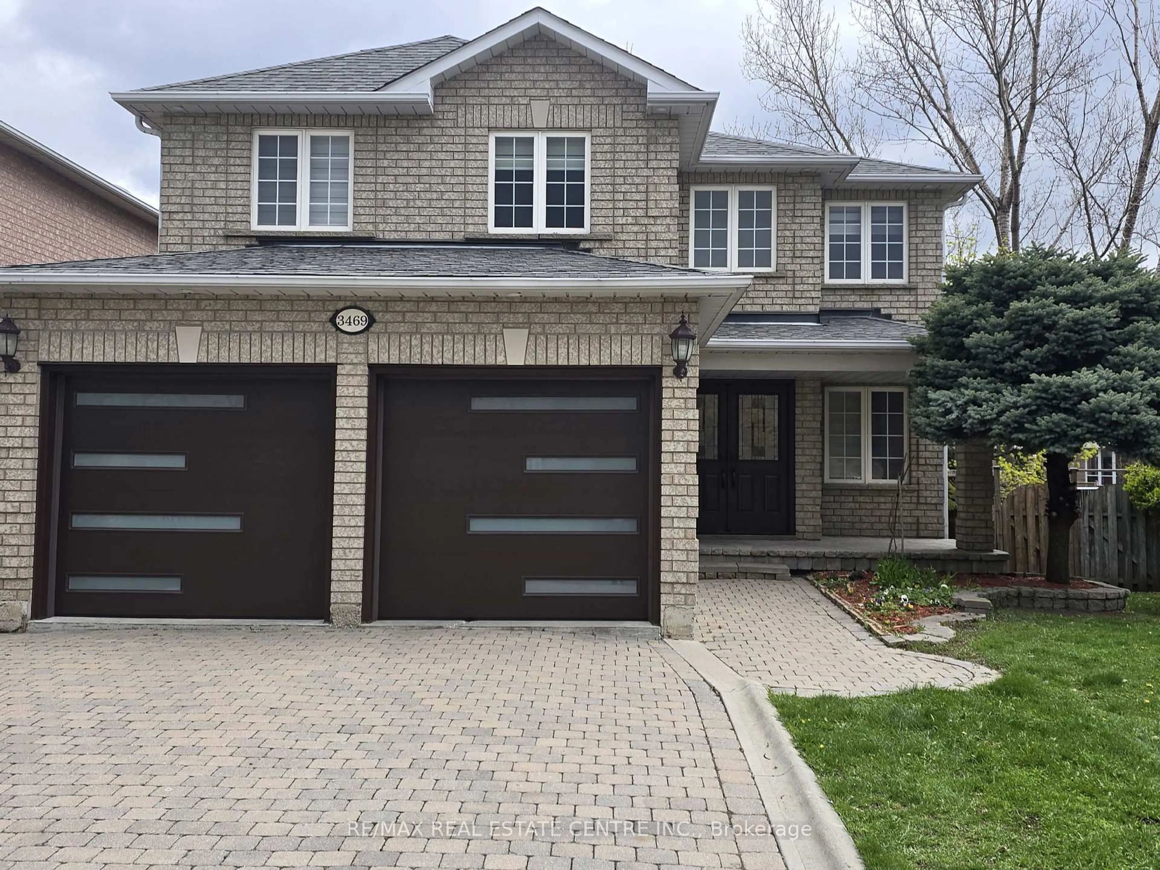 Home with brick exterior material, street for 3469 Old Orchard Park Dr, Mississauga Ontario L5B 4E1
