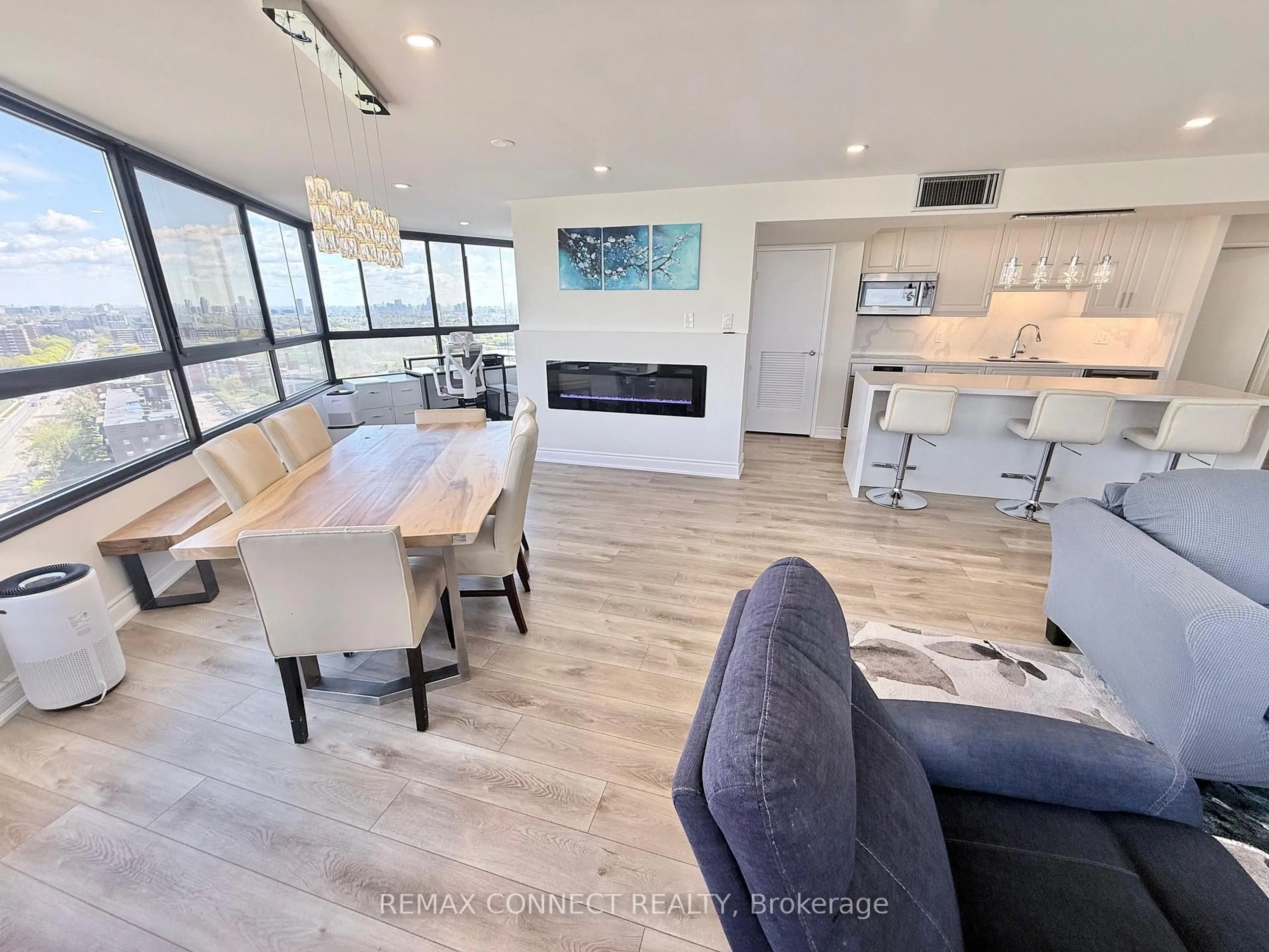 Open concept kitchen, unknown for 1300 Bloor St #2107, Mississauga Ontario L4Y 3Z2