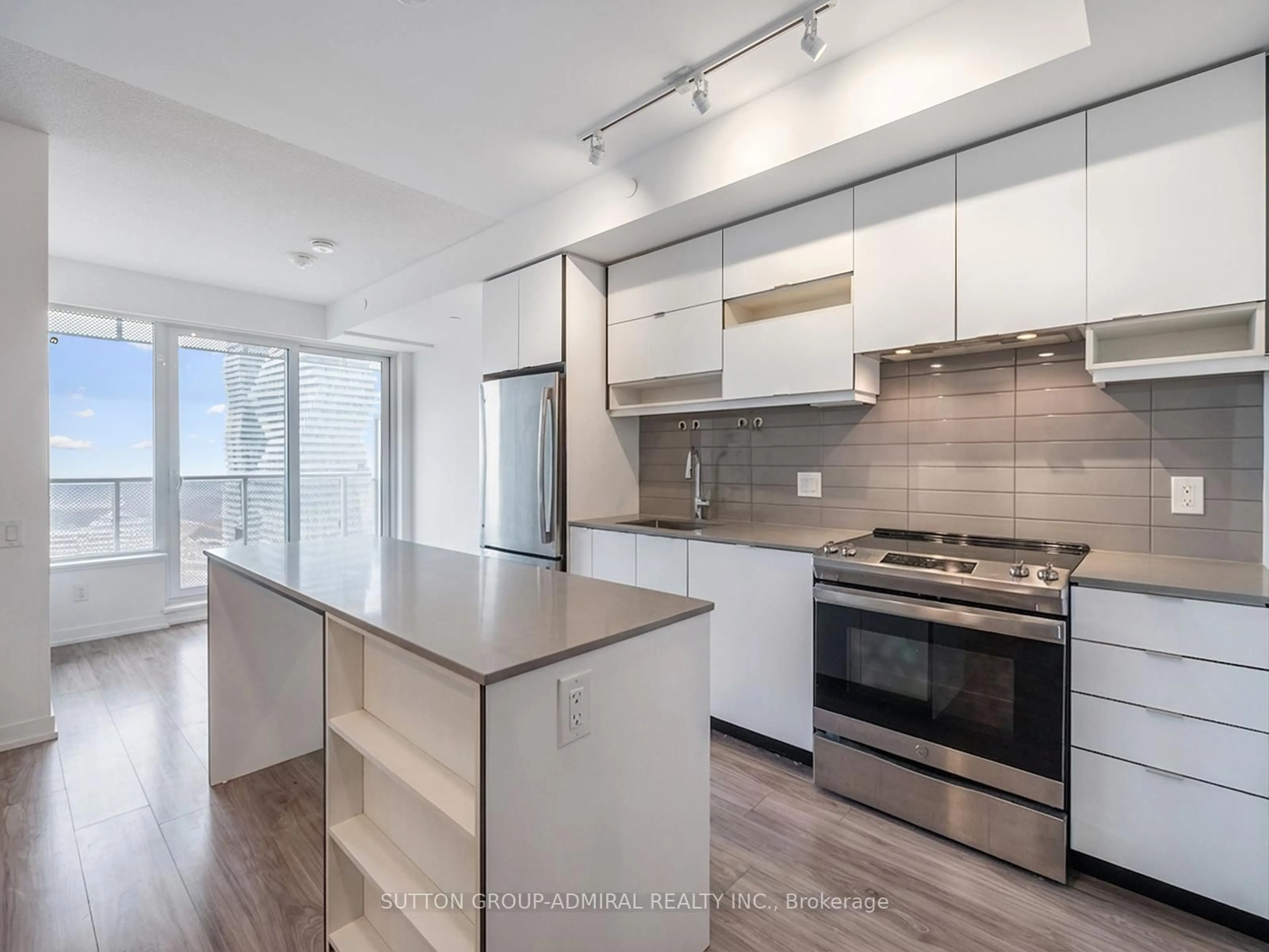 Open concept kitchen, unknown for 4065 Confederation Pkwy #3209, Mississauga Ontario L5B 4N1
