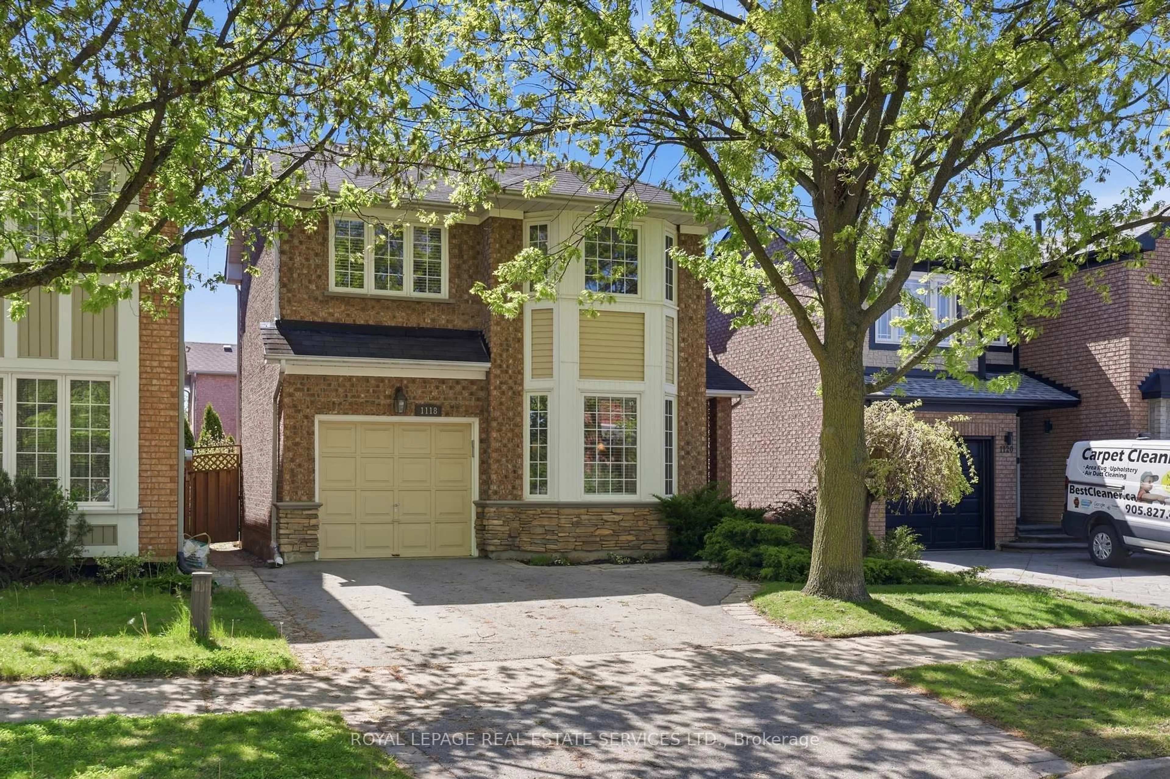 Home with brick exterior material, street for 1118 Glen Valley Rd, Oakville Ontario L6M 3K8