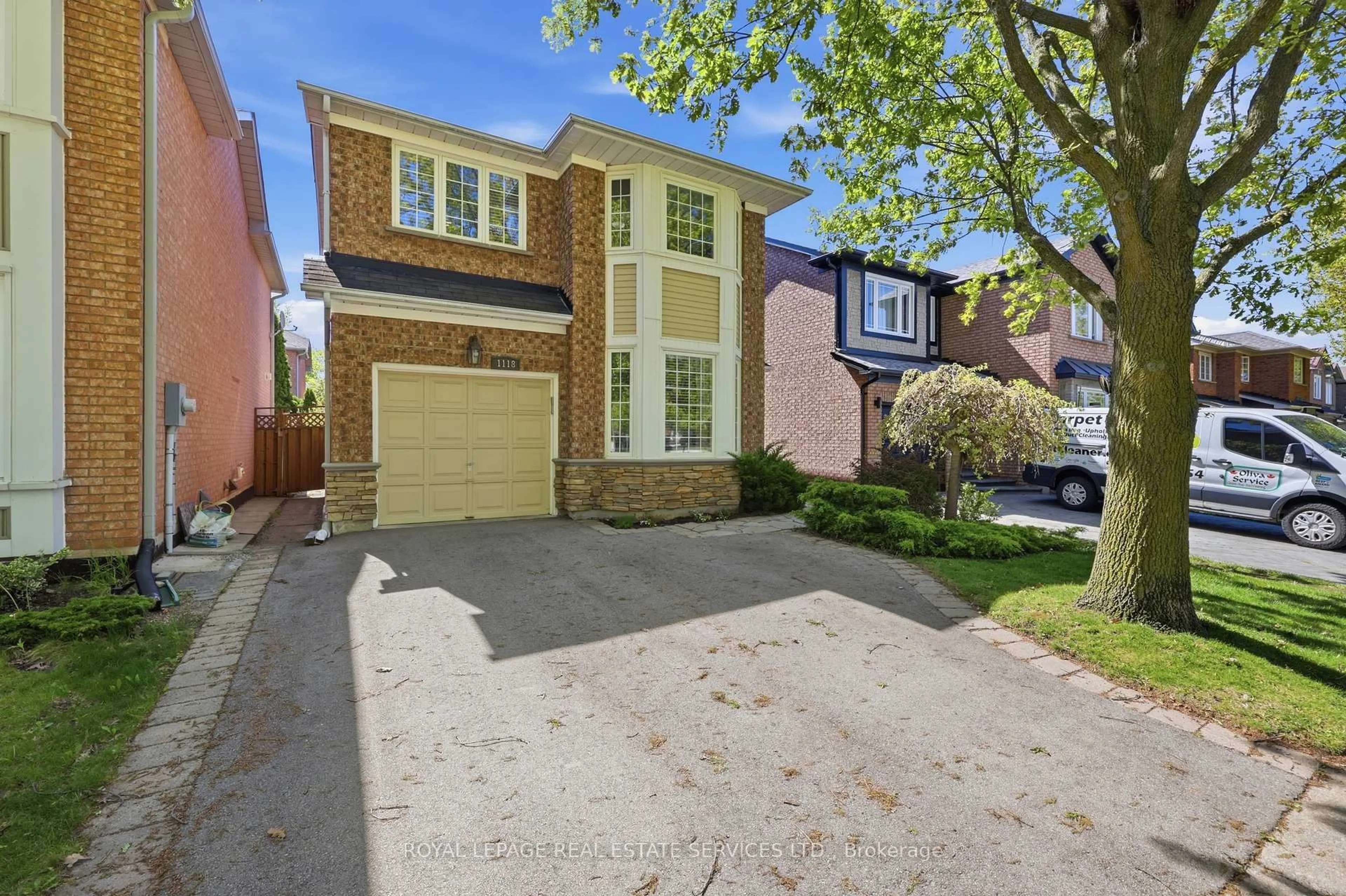Home with brick exterior material, street for 1118 Glen Valley Rd, Oakville Ontario L6M 3K8
