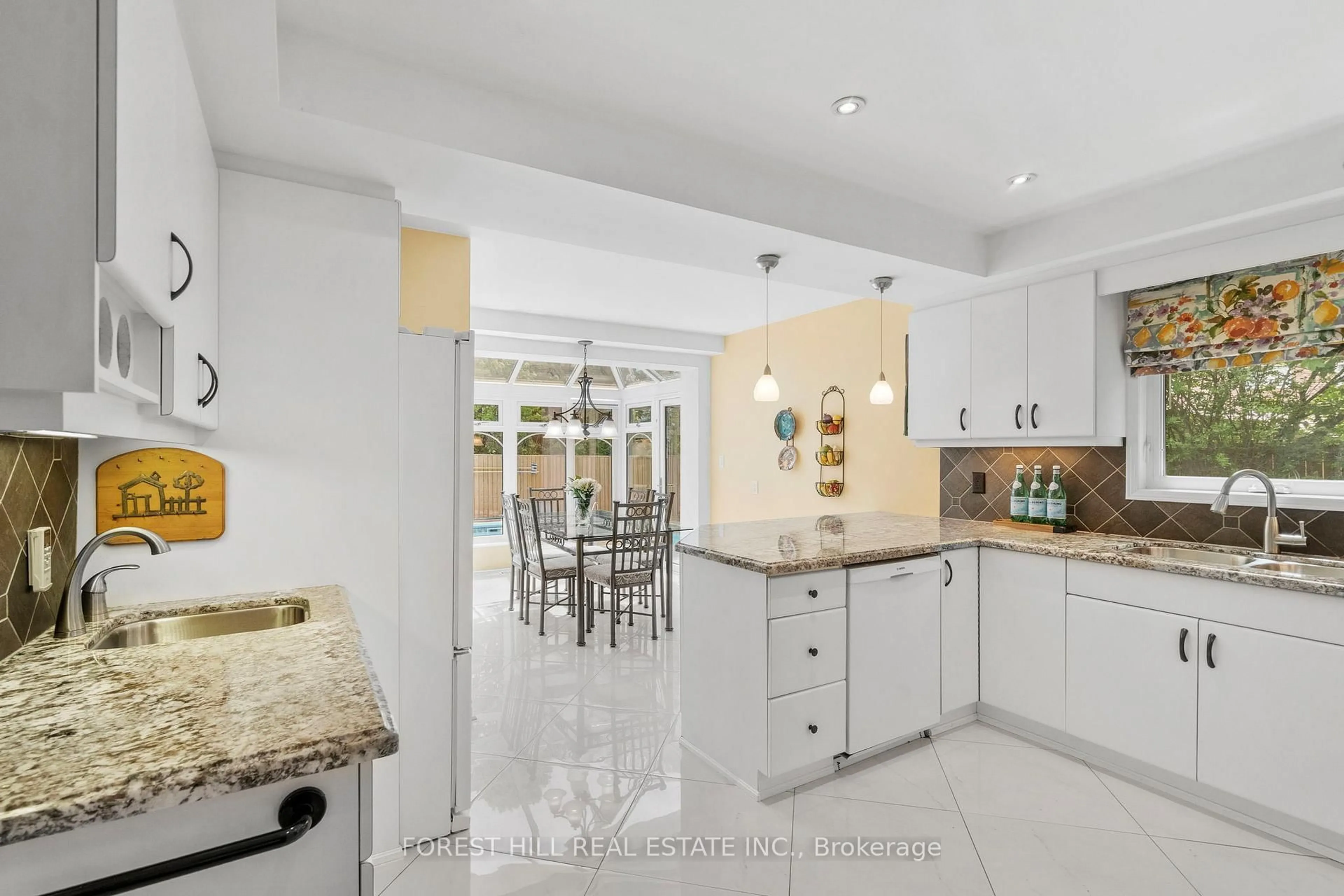 Open concept kitchen, ceramic/tile floor for 34 Fletcher Dr, Brampton Ontario L6Y 2G6