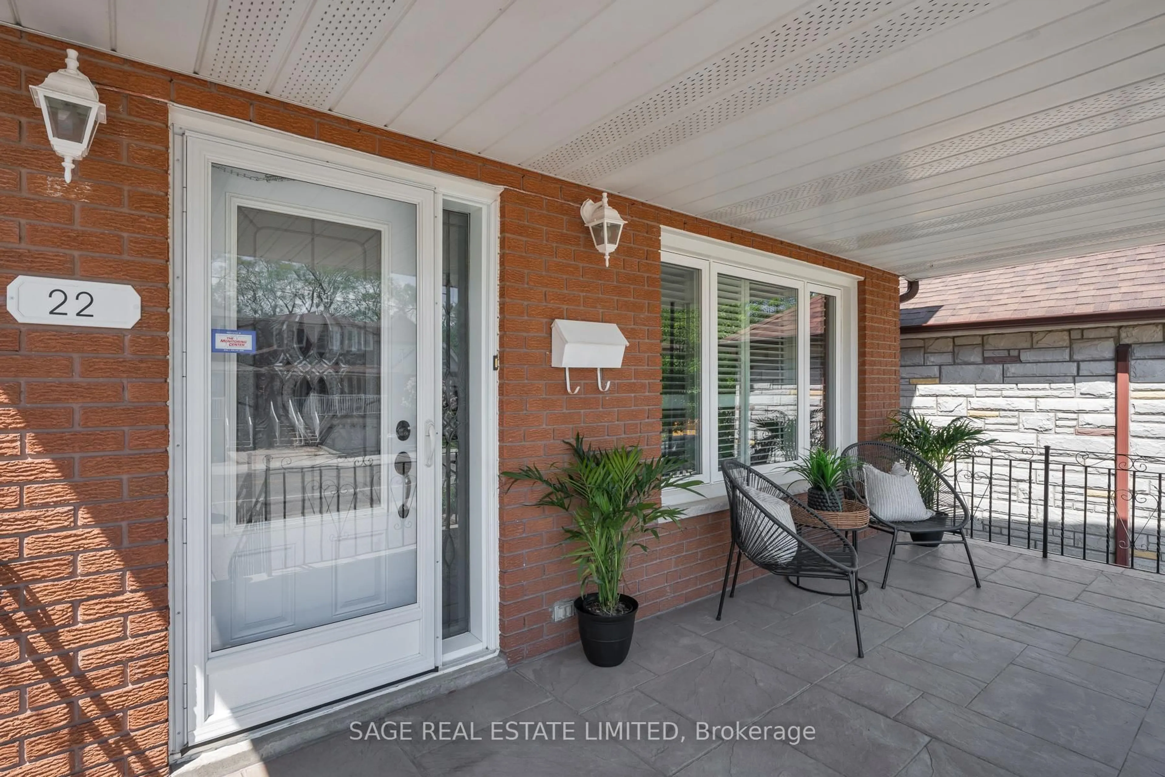 Indoor entryway for 22 East Dr, Toronto Ontario M6N 2N7