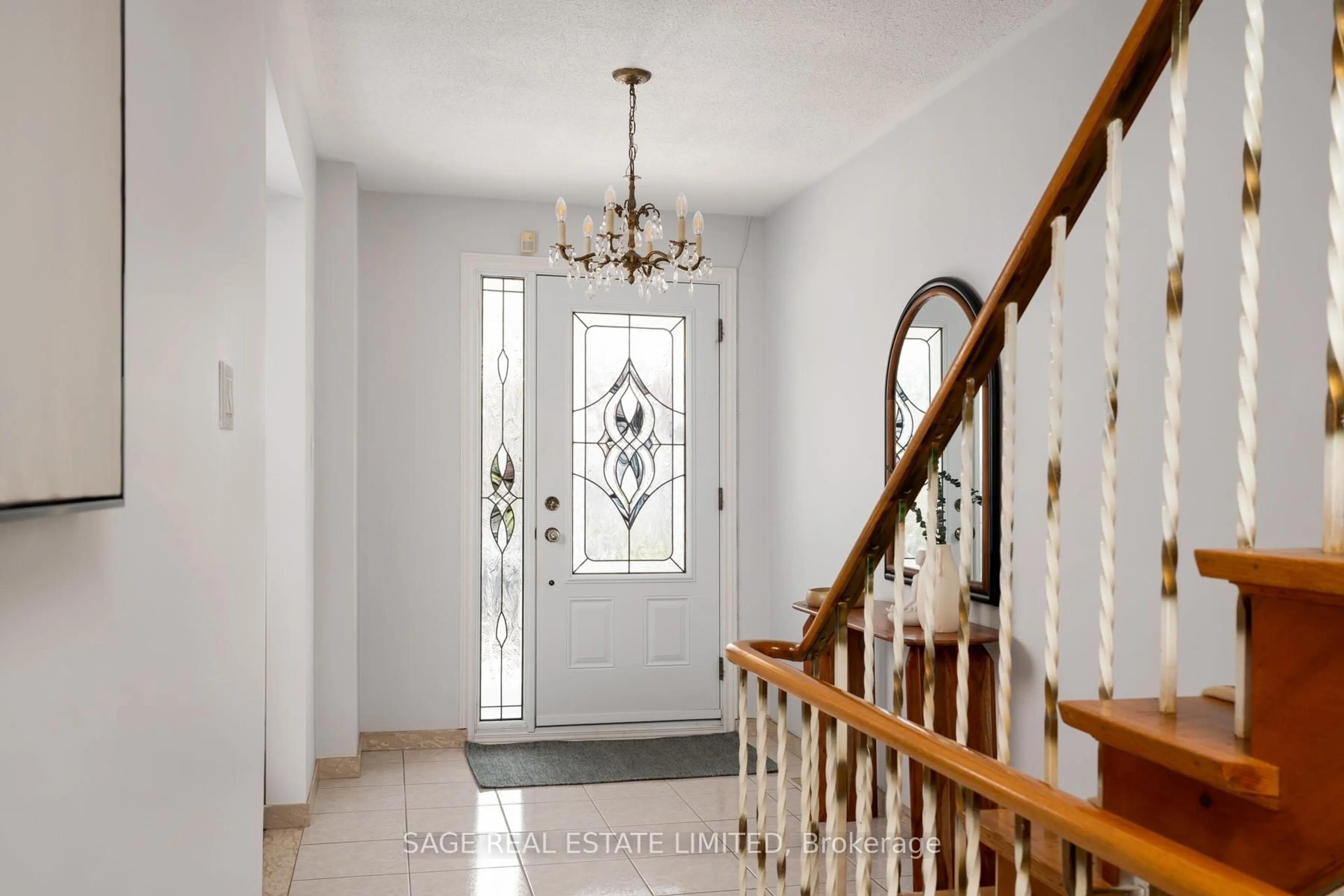 Indoor foyer for 22 East Dr, Toronto Ontario M6N 2N7