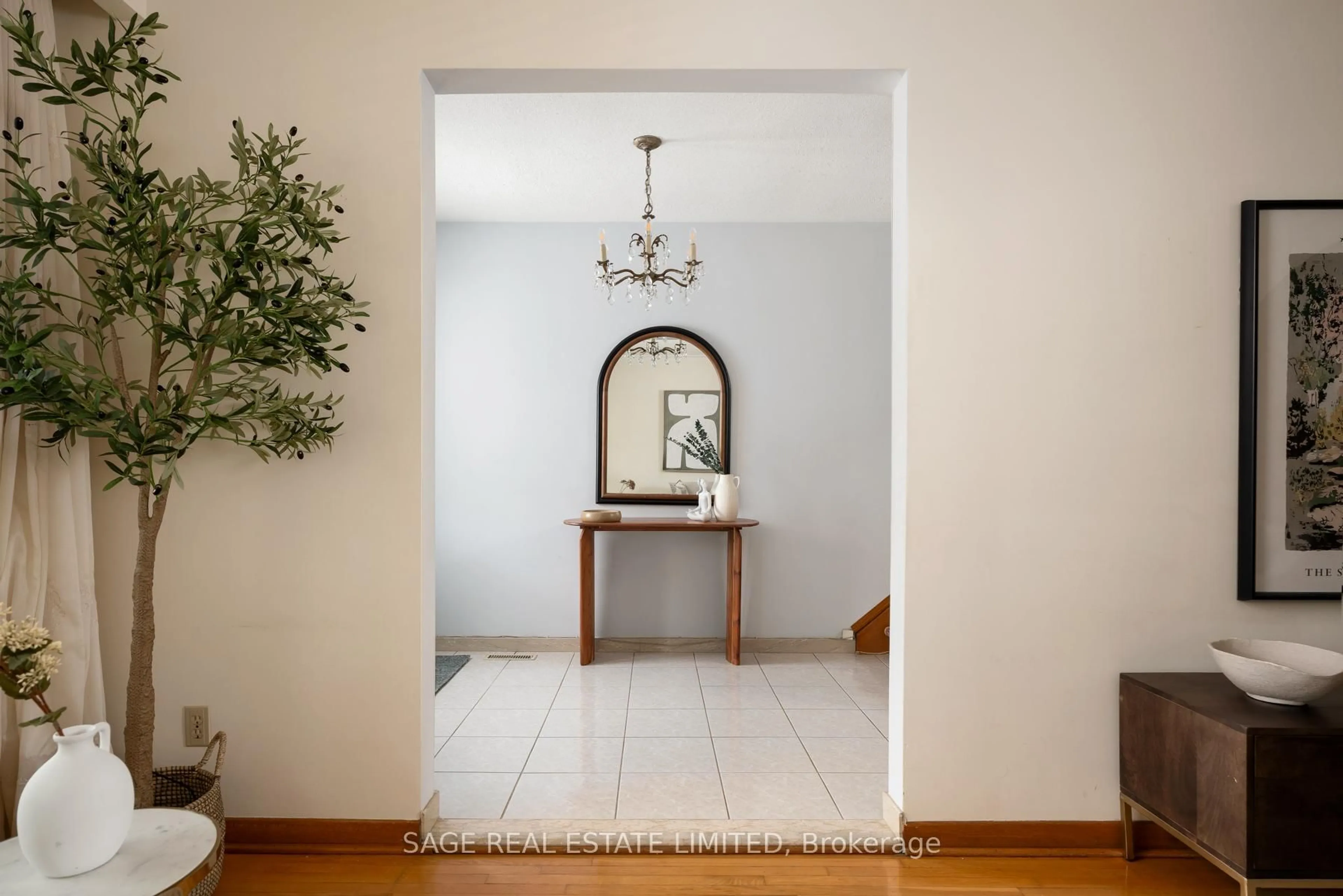 Indoor entryway for 22 East Dr, Toronto Ontario M6N 2N7