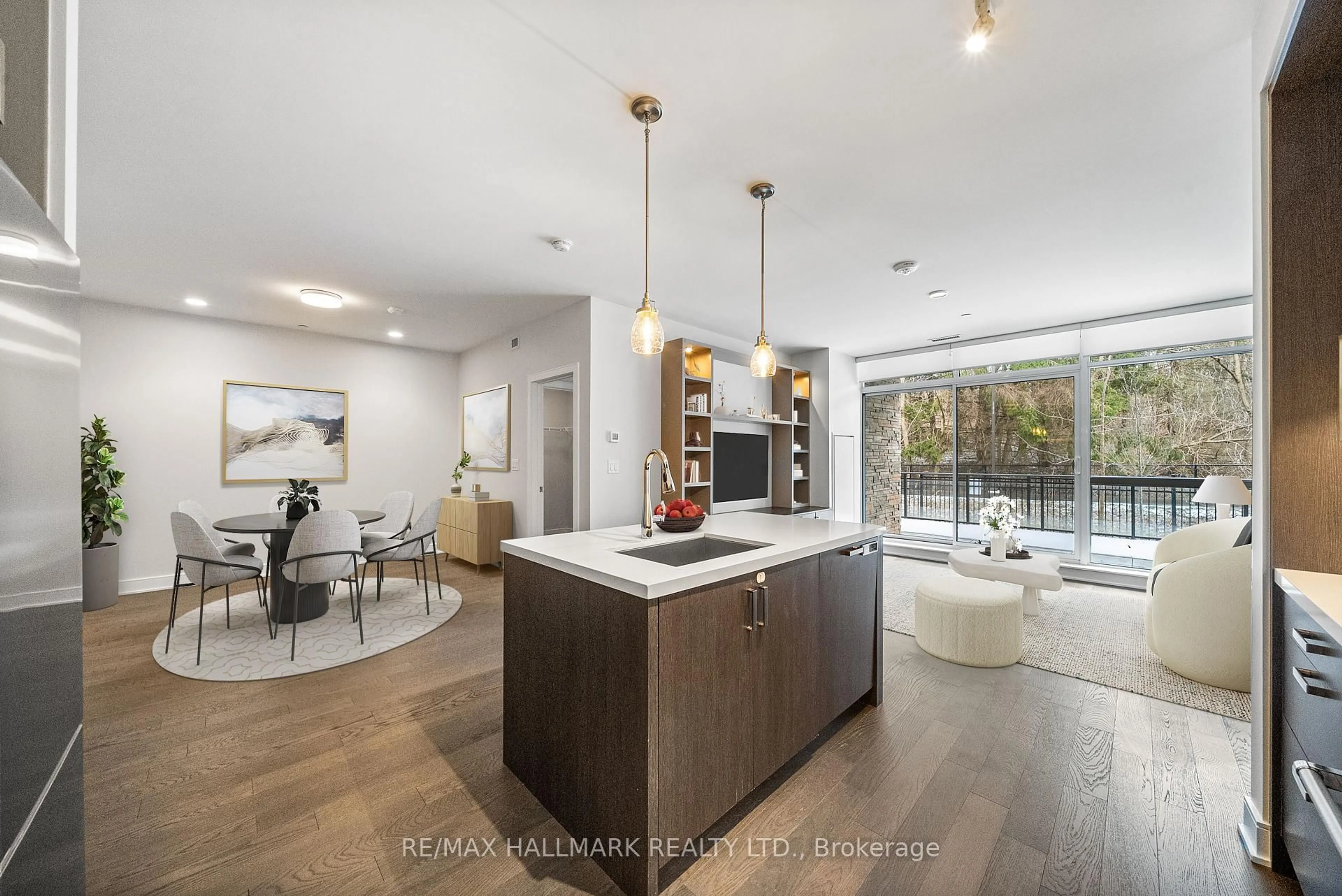 Open concept kitchen, unknown for 1575 Lakeshore Rd #111, Mississauga Ontario L5J 1J4