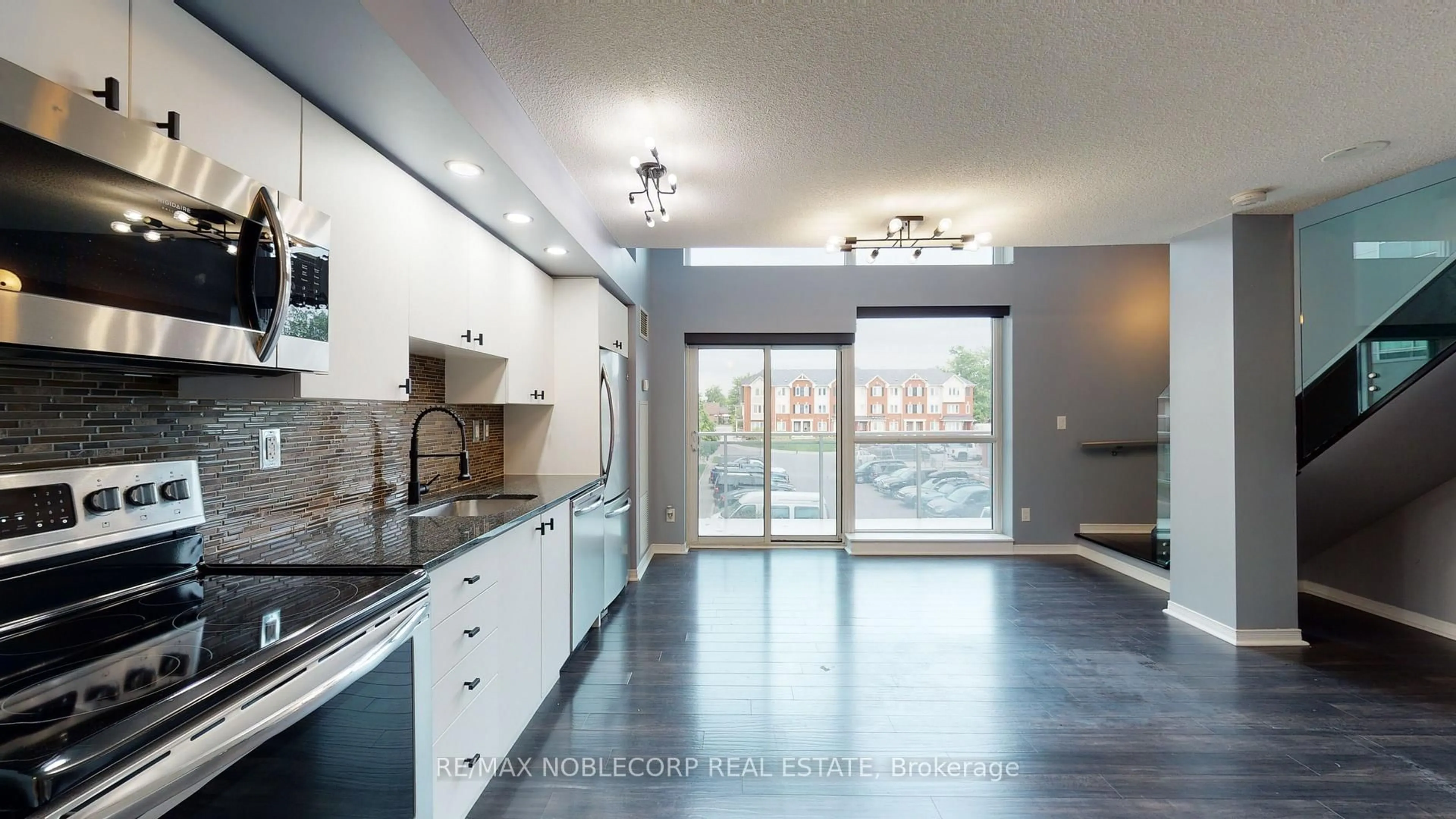 Open concept kitchen, ceramic/tile floor for 215 Queen St #212, Brampton Ontario L6W 0A9