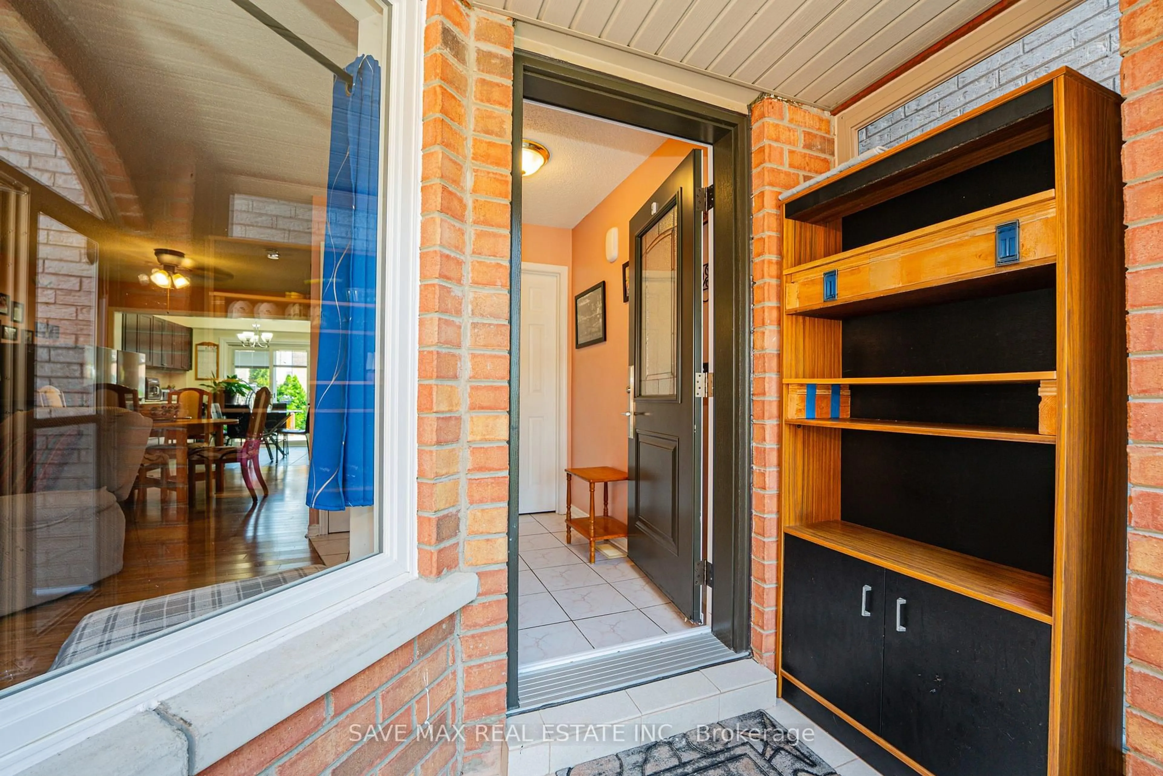 Indoor entryway for 59 Olympia Cres, Brampton Ontario L6X 4W2