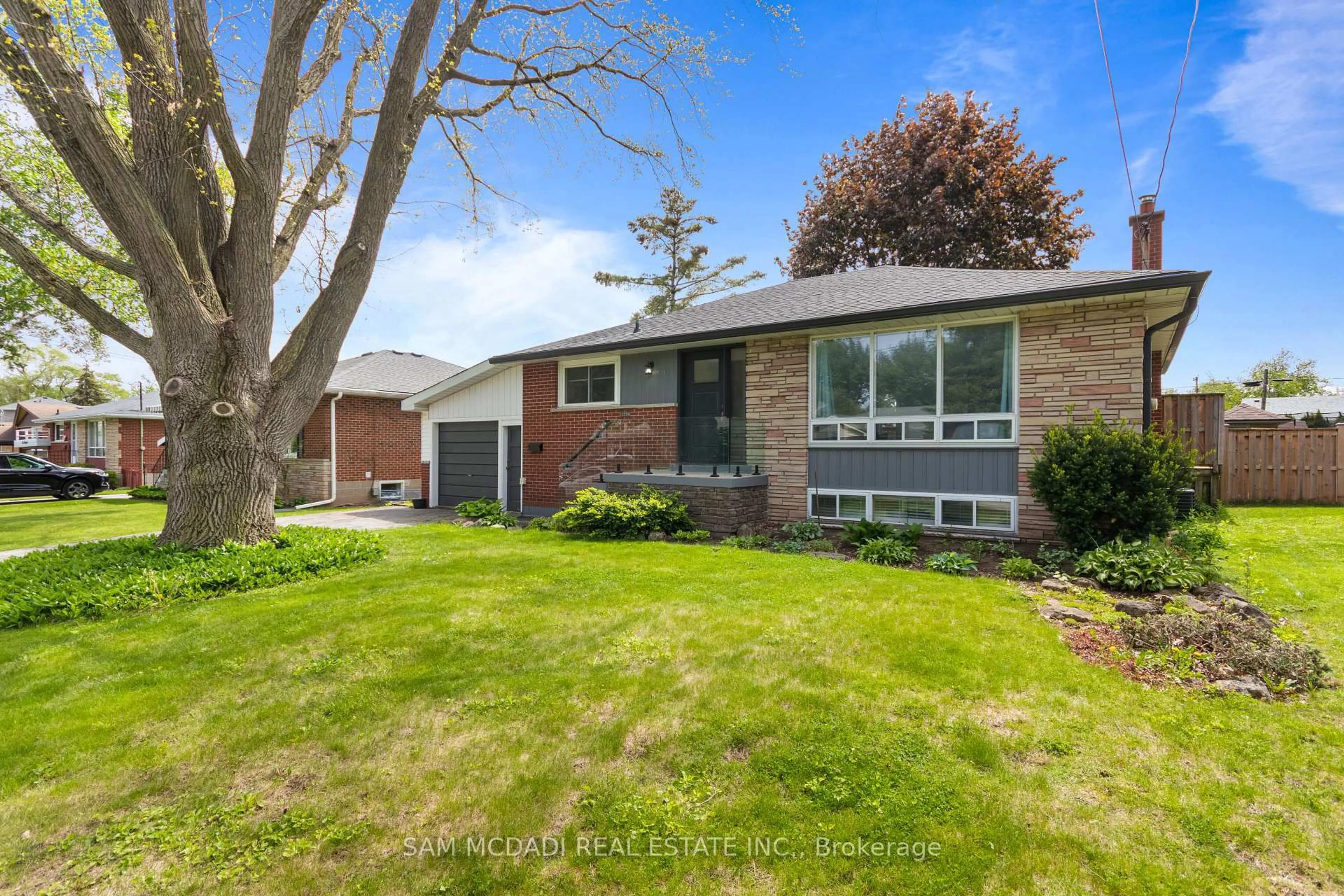 Home with brick exterior material, street for 1250 Dunbar Rd, Burlington Ontario L7P 2J9