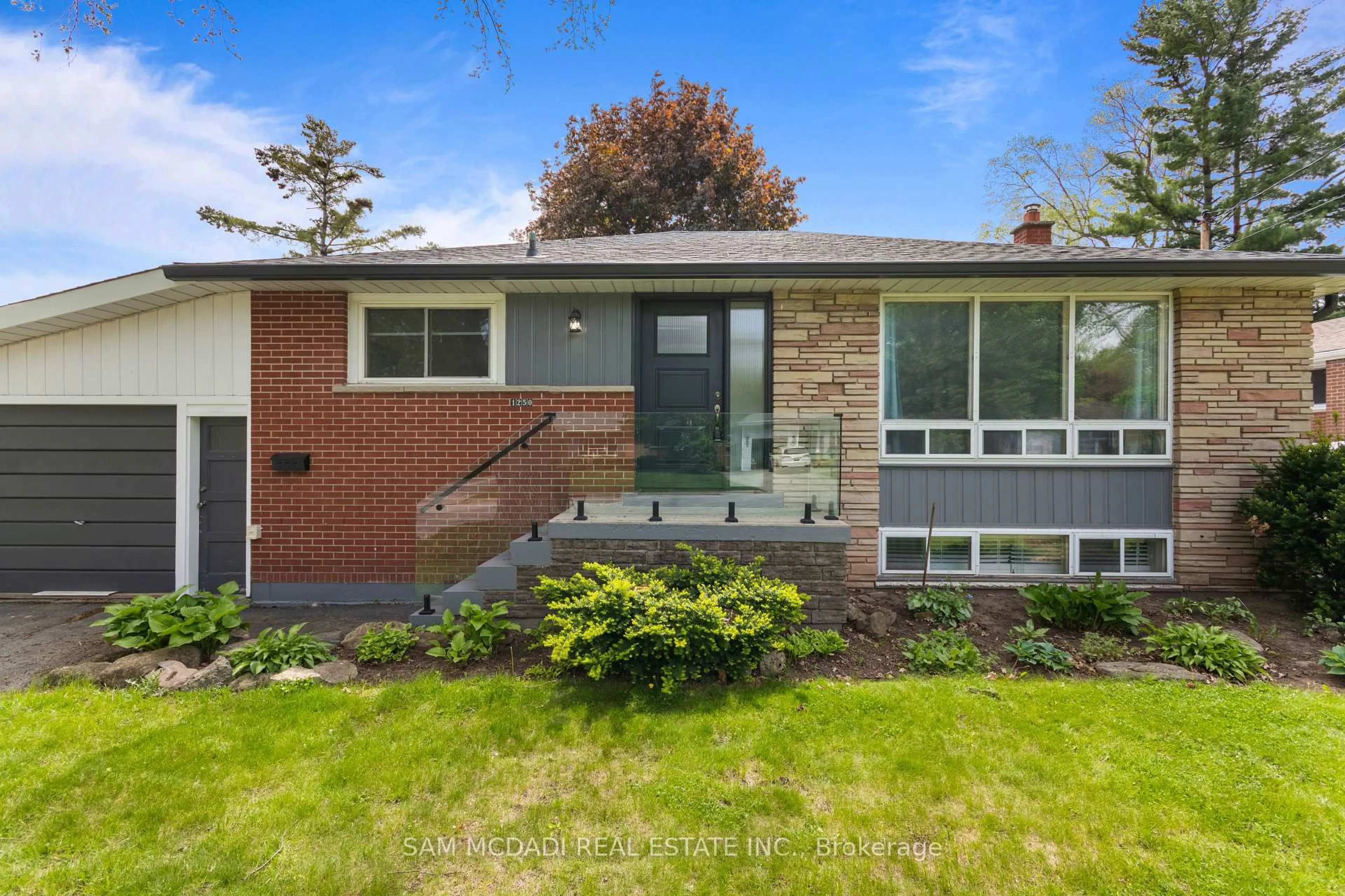 Home with brick exterior material, street for 1250 Dunbar Rd, Burlington Ontario L7P 2J9
