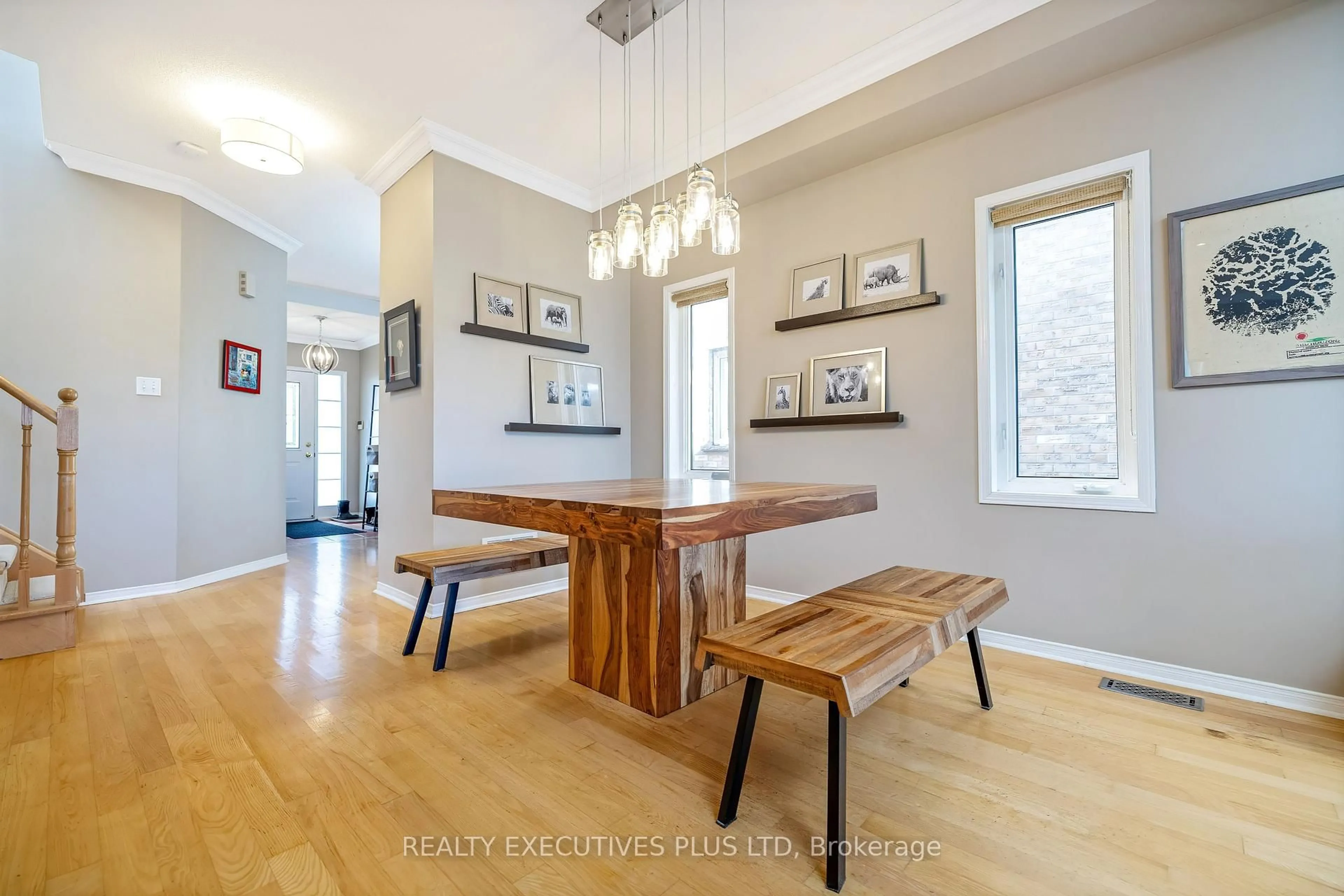 Dining room, wood/laminate floor for 3113 Owls Foot Dr, Mississauga Ontario L5M 6T8