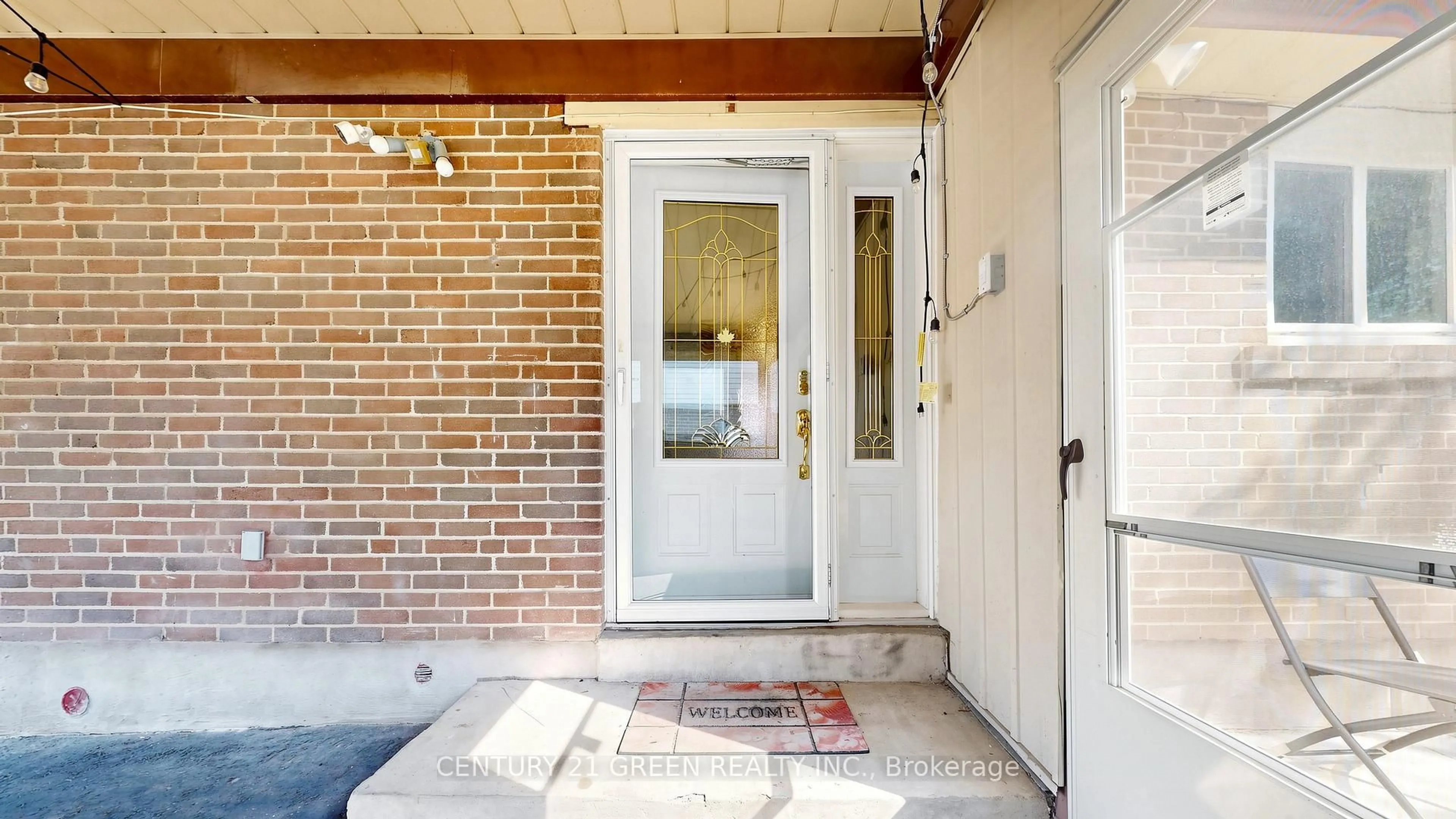 Indoor entryway for 95 Kearney Dr, Toronto Ontario M9W 5K1