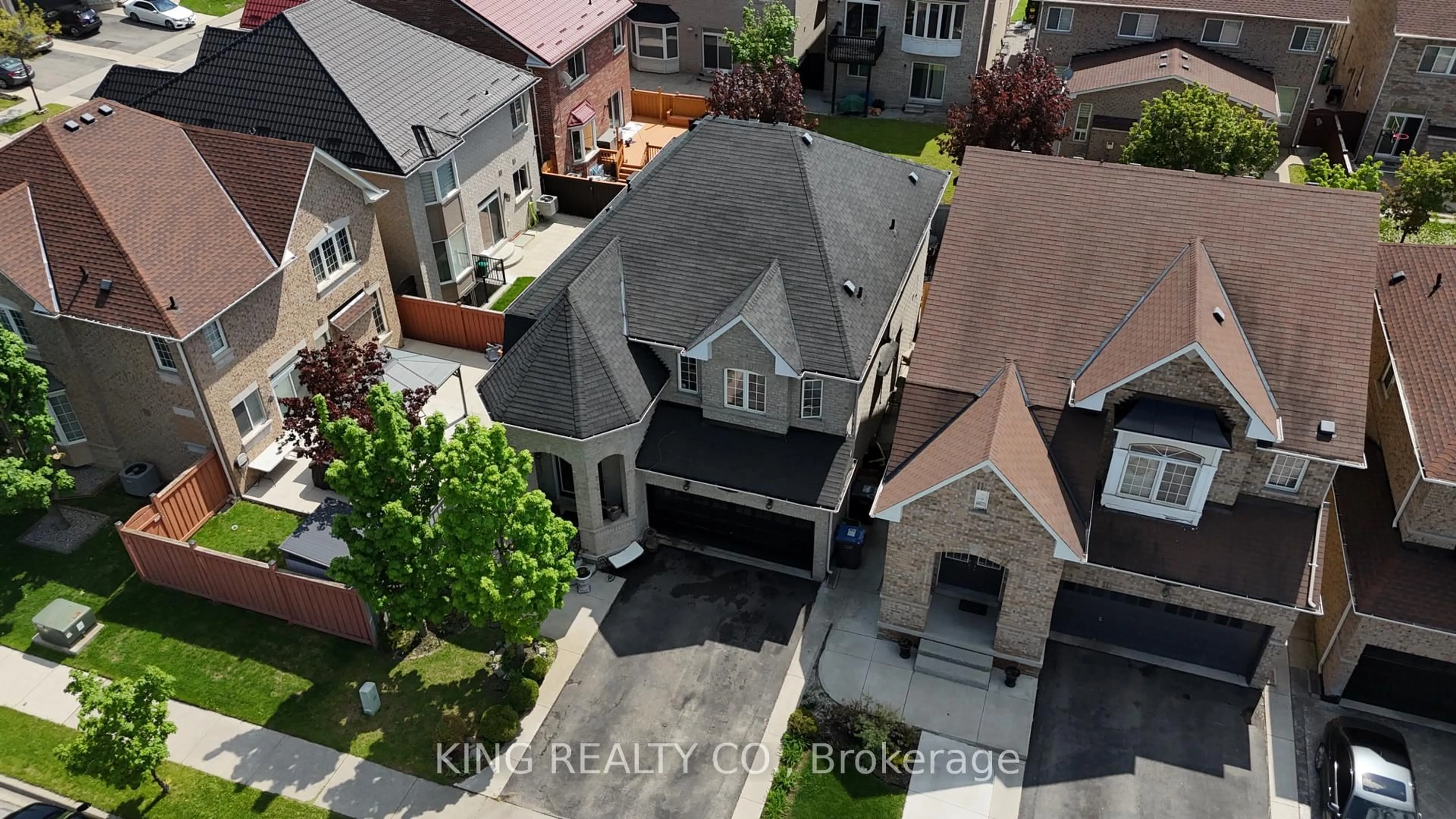 A pic from outside/outdoor area/front of a property/back of a property/a pic from drone, street for 12 Helman Rd, Brampton Ontario L6R 0R6