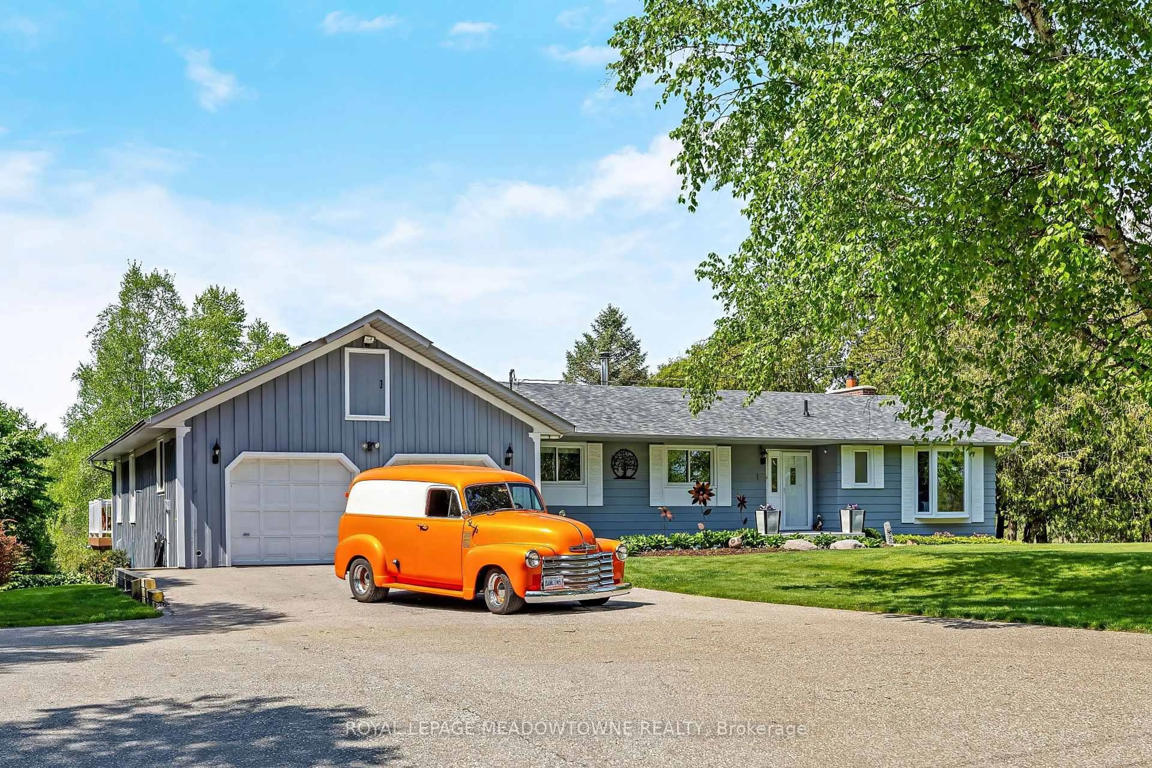 Home with vinyl exterior material, street for 11740 Dublin Line, Halton Hills Ontario L7J 2M1