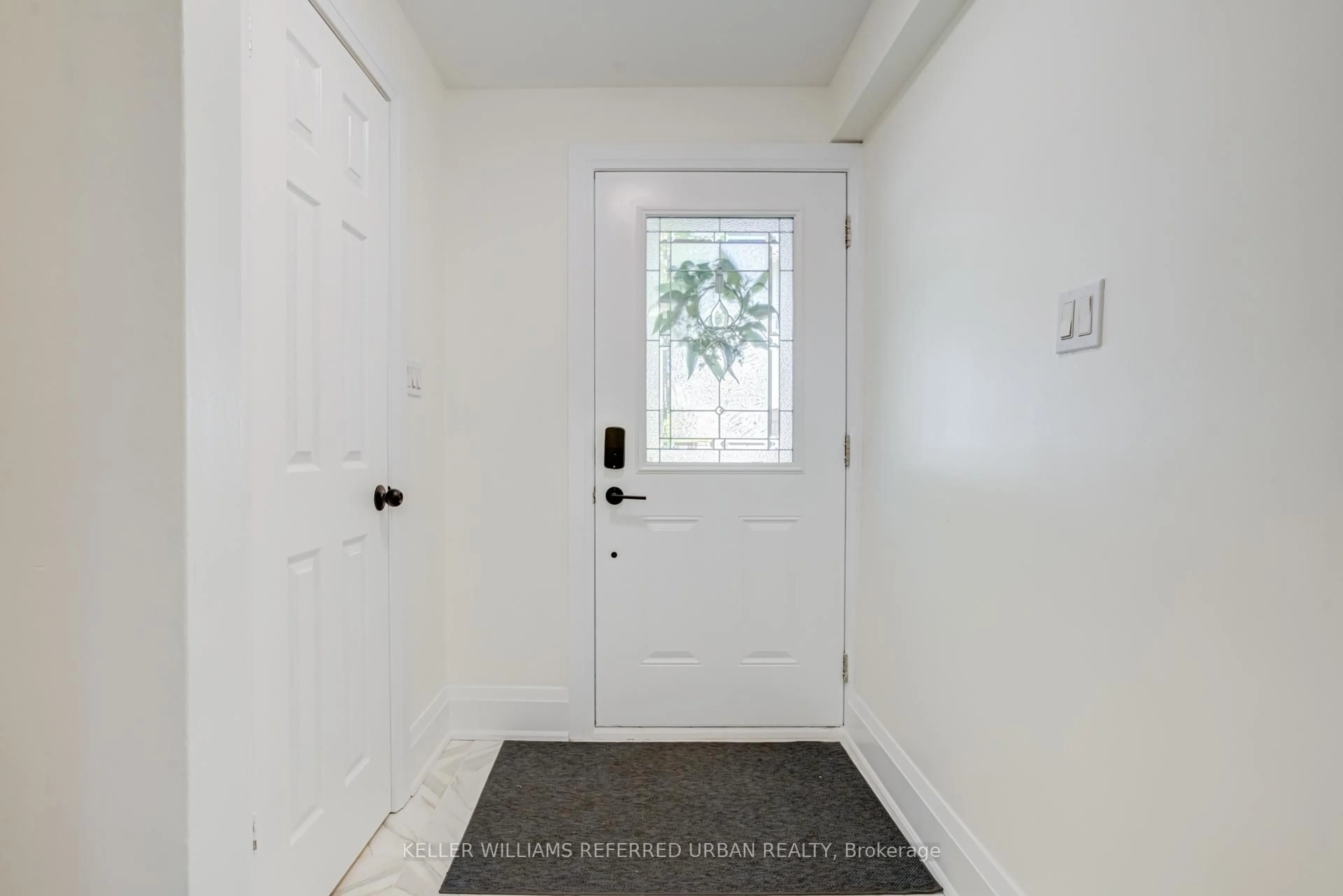 Indoor entryway for 6540 Falconer Dr #64, Mississauga Ontario L5N 1M1