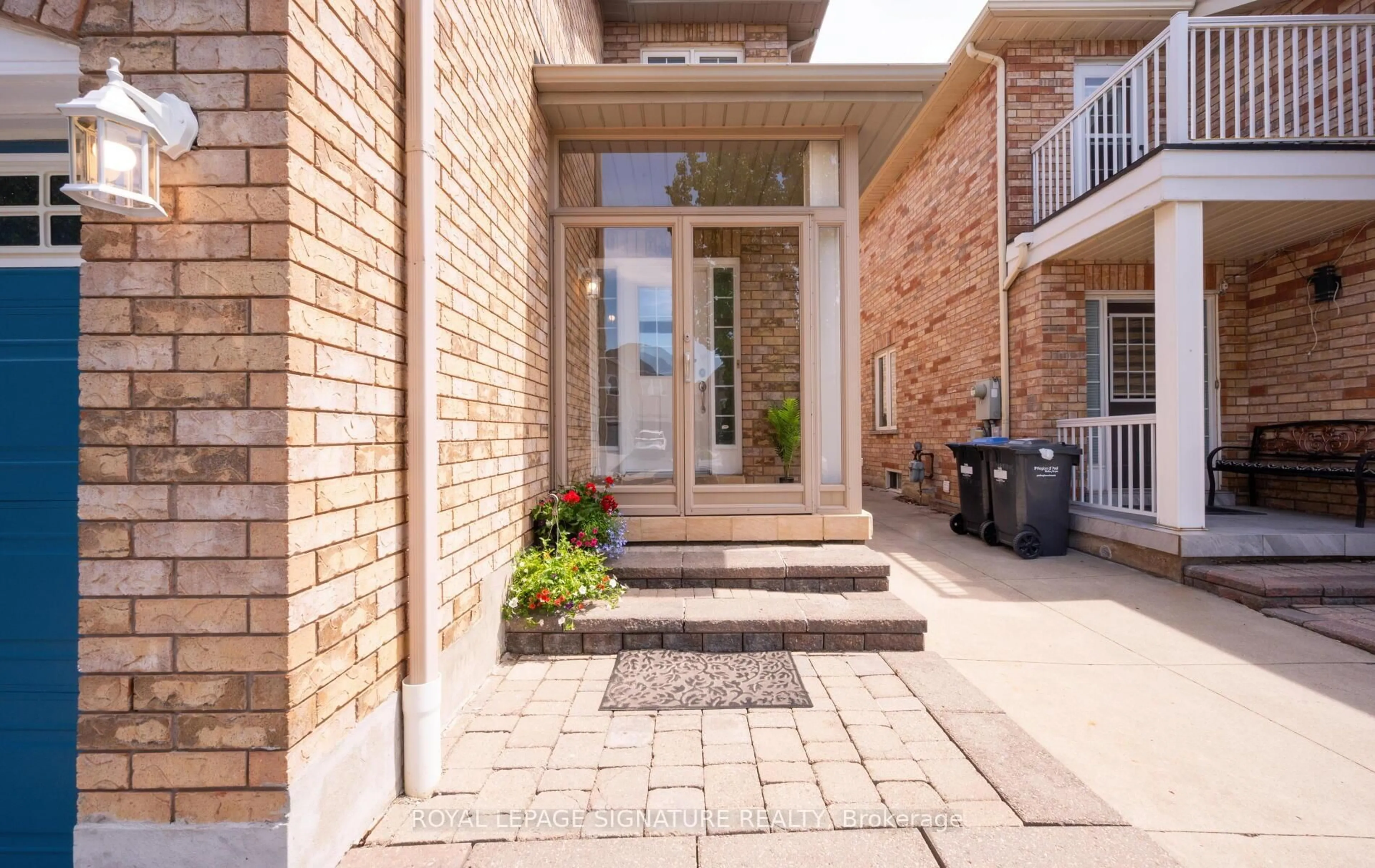 Home with brick exterior material, street for 383 Krotone Cres, Mississauga Ontario L5W 1T8