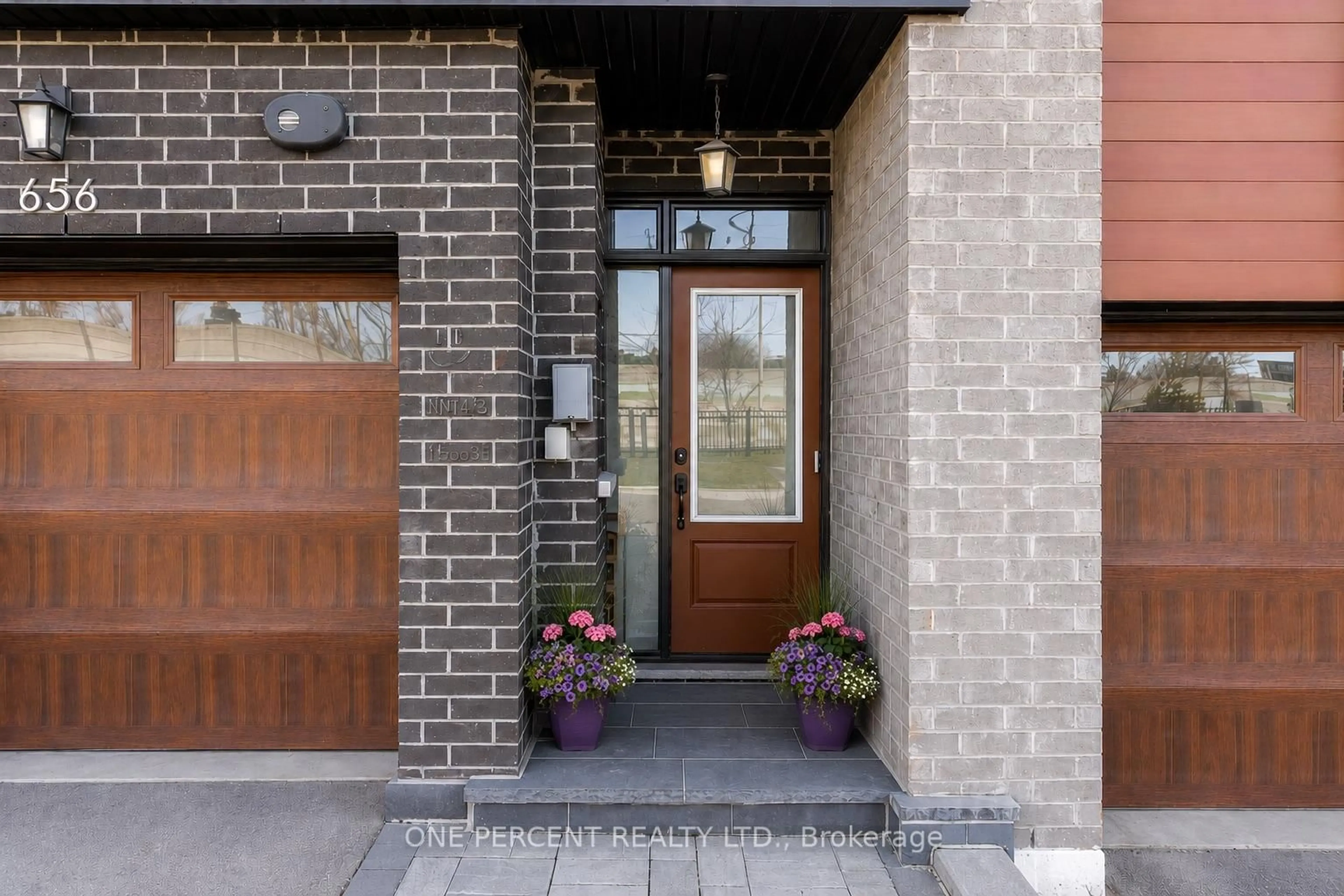 Home with brick exterior material, street for 656 Tupelo Crt, Mississauga Ontario L5G 0C4