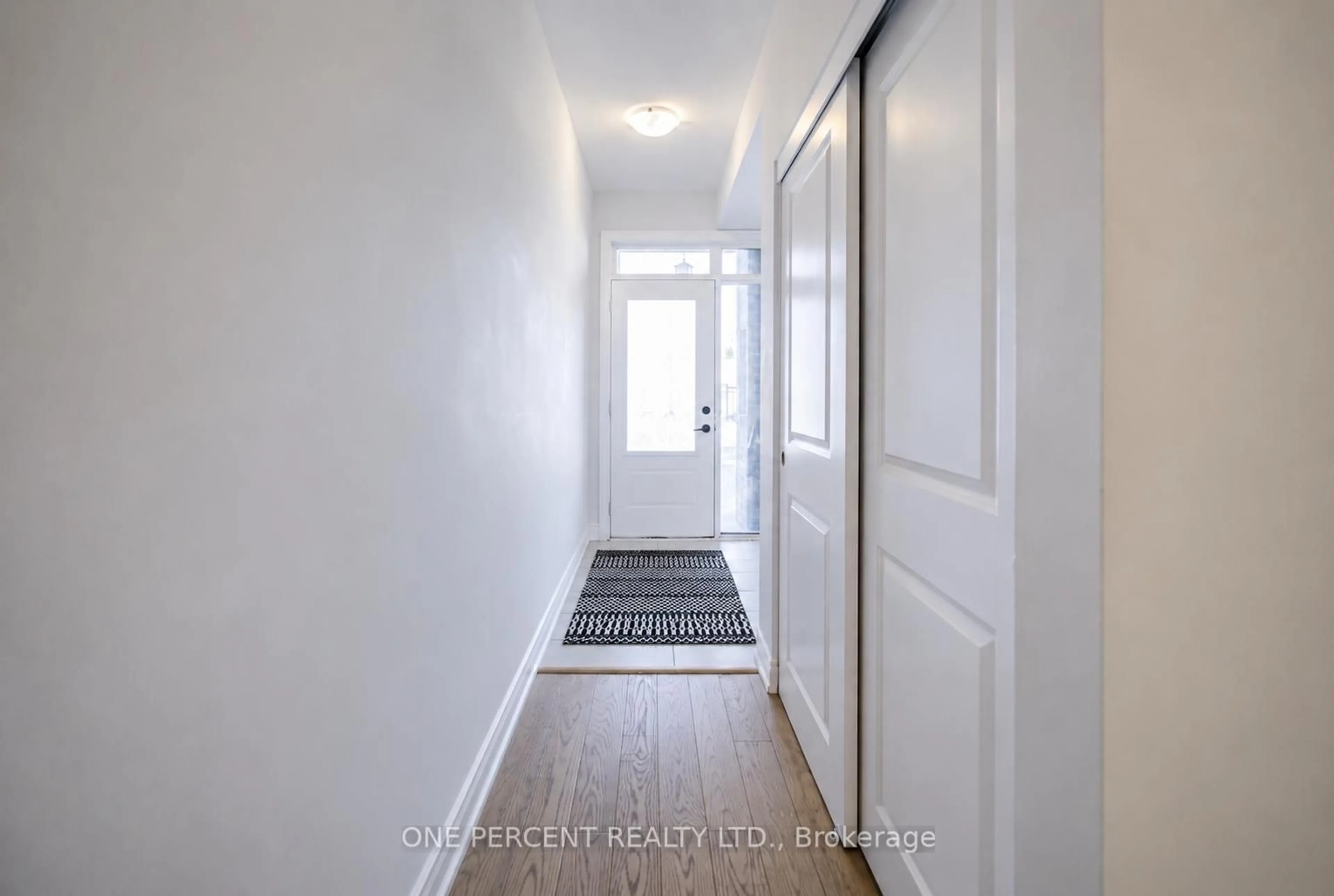 Indoor entryway for 656 Tupelo Crt, Mississauga Ontario L5G 0C4