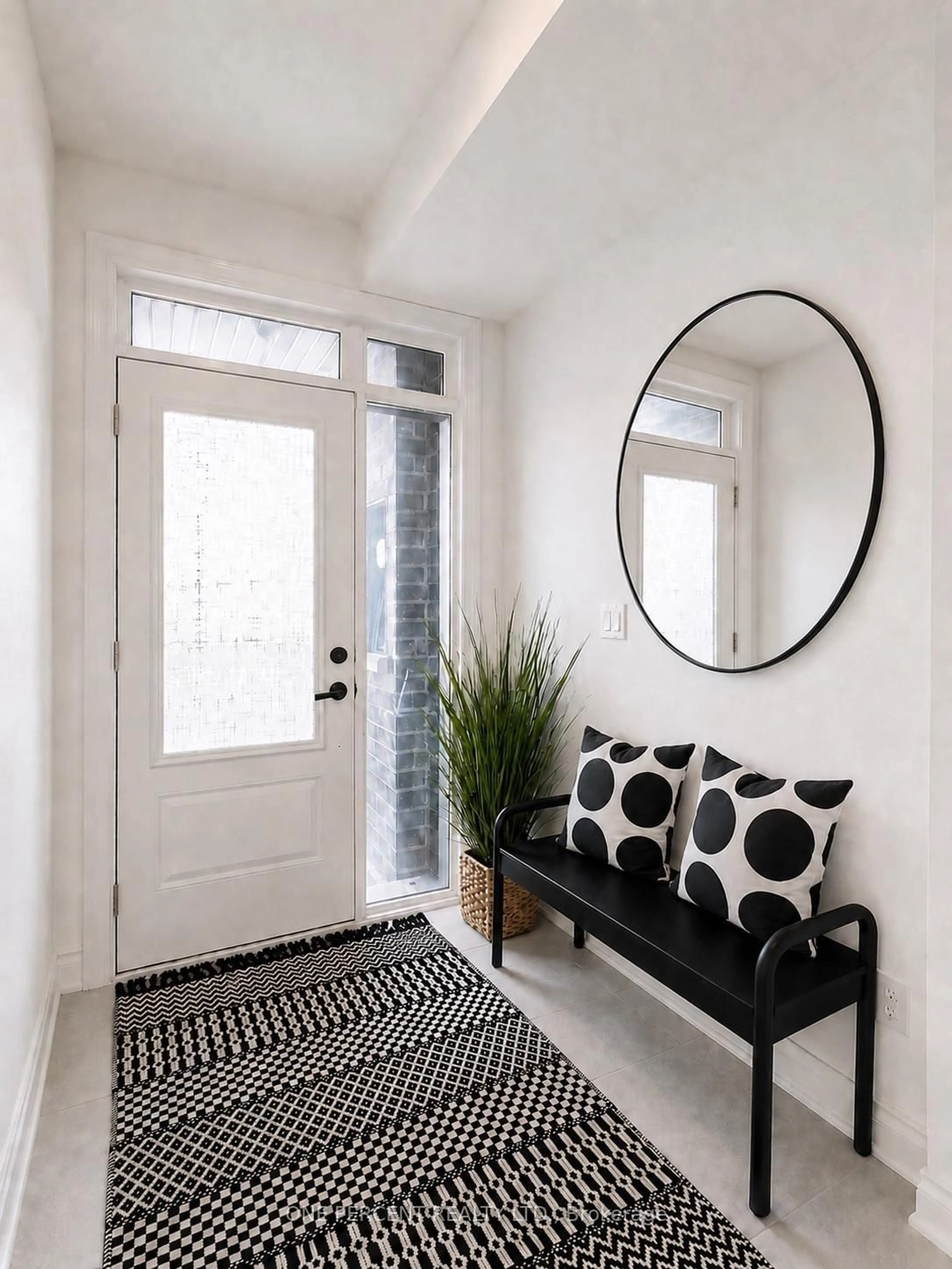 Indoor entryway for 656 Tupelo Crt, Mississauga Ontario L5G 0C4