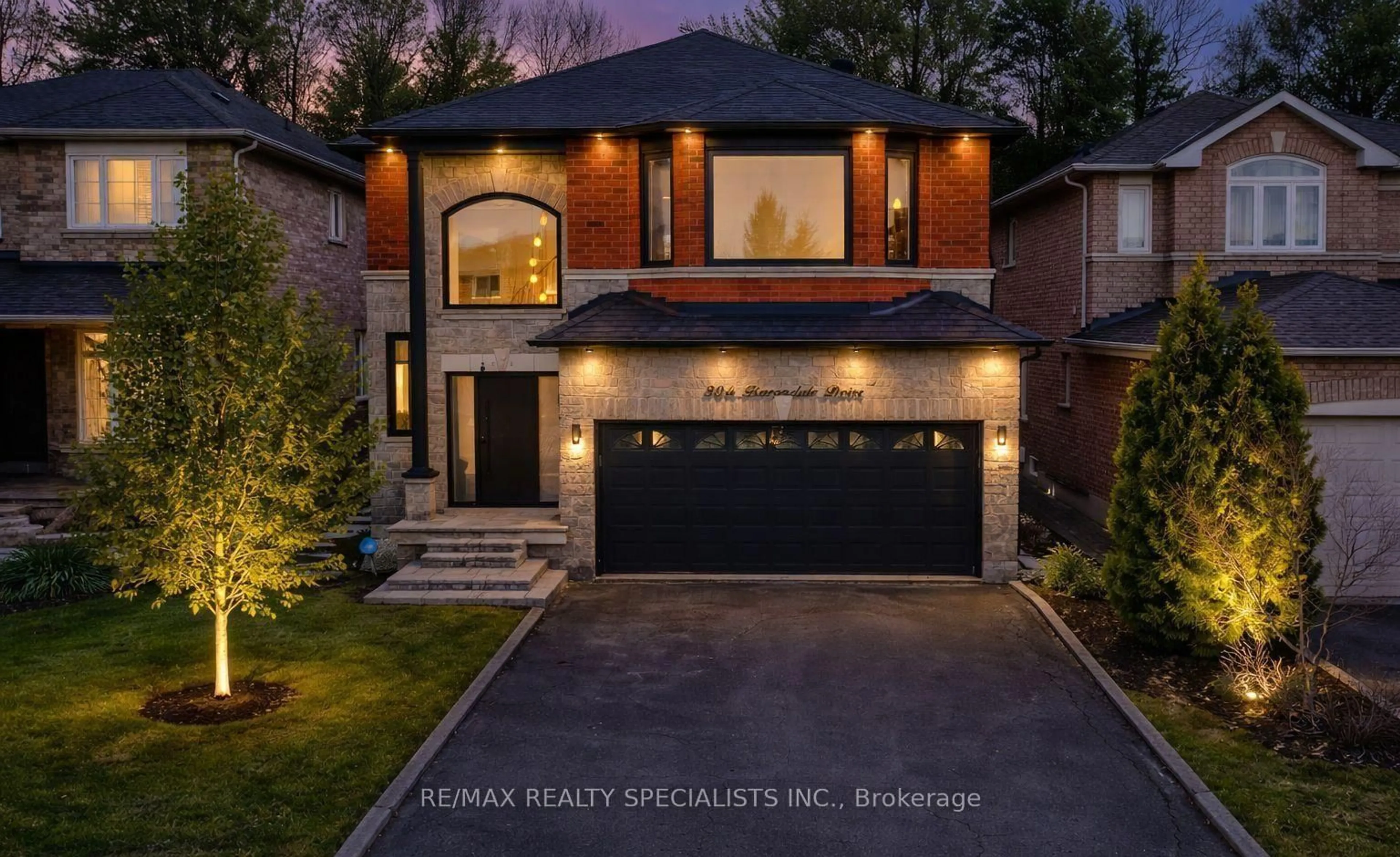Home with brick exterior material, street for 304 Barondale Dr, Mississauga Ontario L4Z 3T7