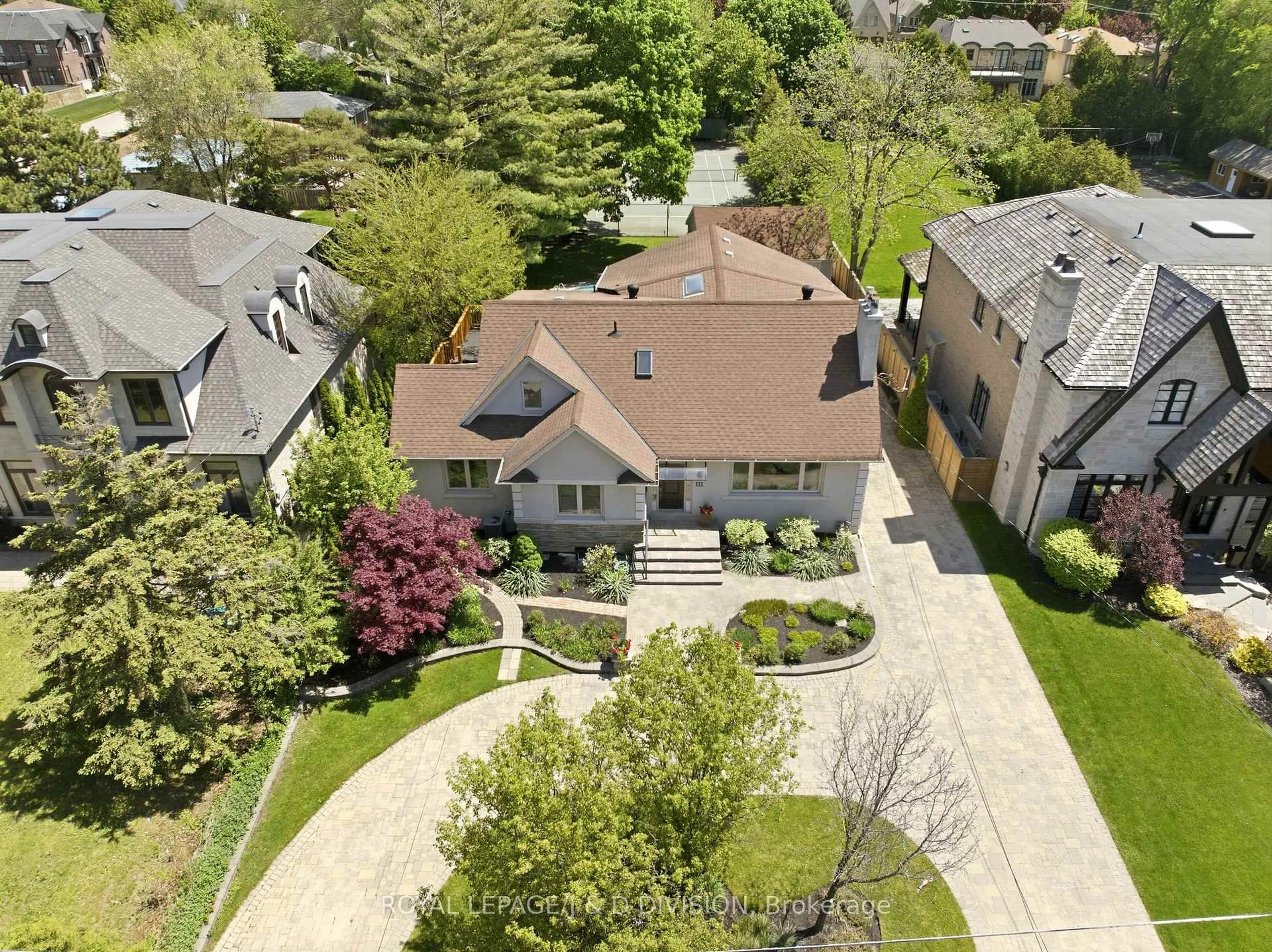 A pic from outside/outdoor area/front of a property/back of a property/a pic from drone, street for 111 Warwood Rd, Toronto Ontario M9B 5B6