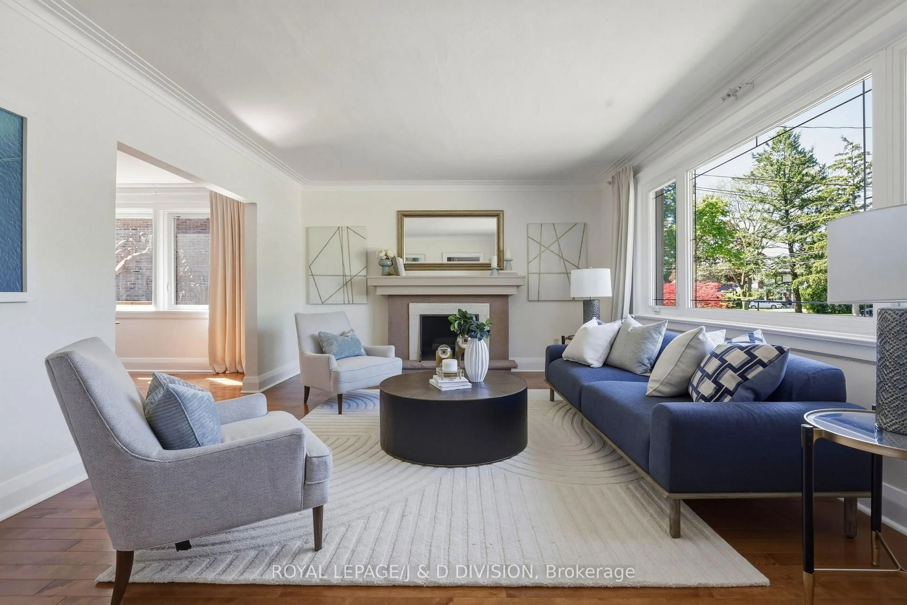 Living room with furniture, unknown for 111 Warwood Rd, Toronto Ontario M9B 5B6