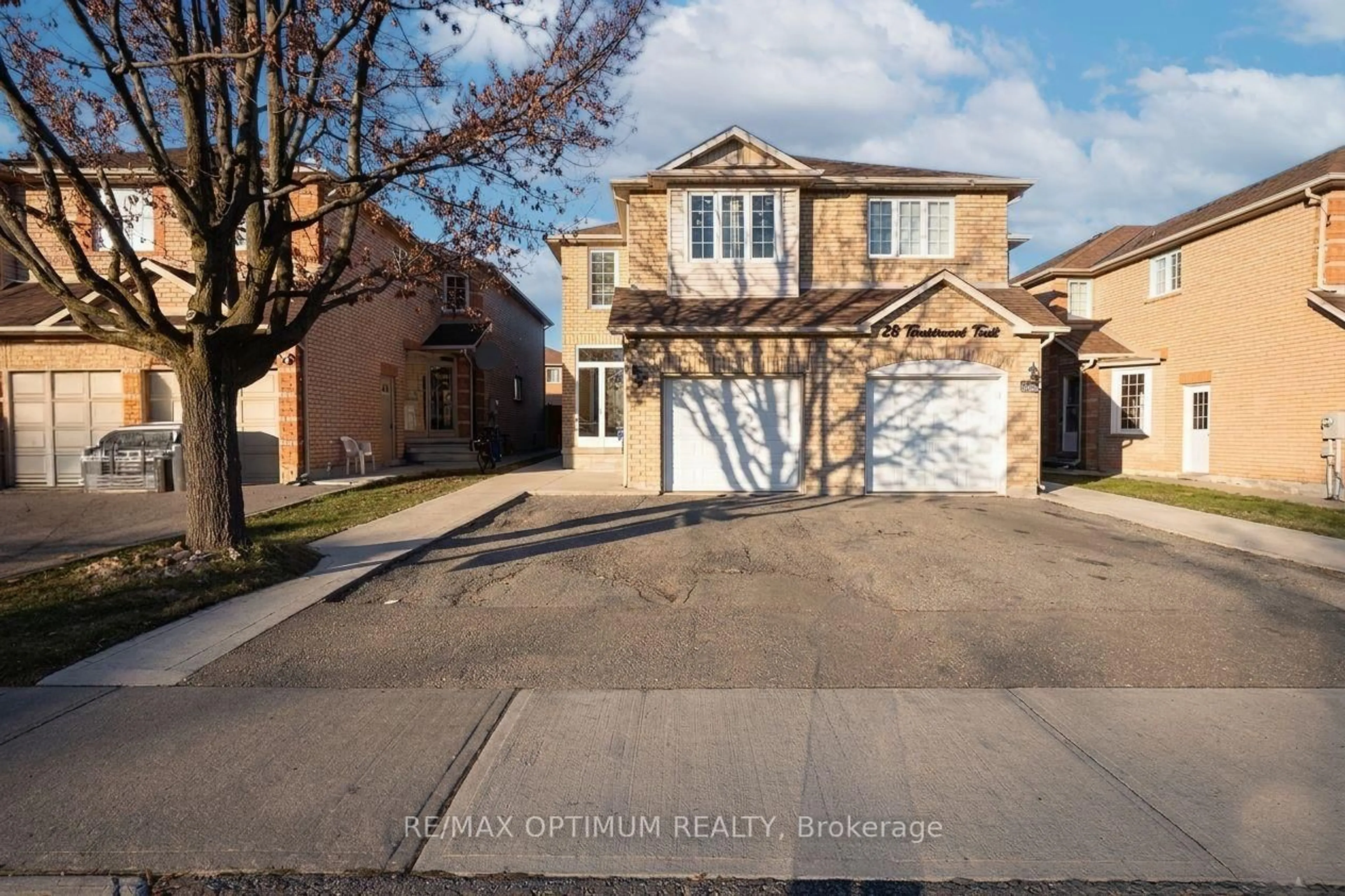A pic from outside/outdoor area/front of a property/back of a property/a pic from drone, street for 26 Tumbleweed Tr, Brampton Ontario L6Y 5A1