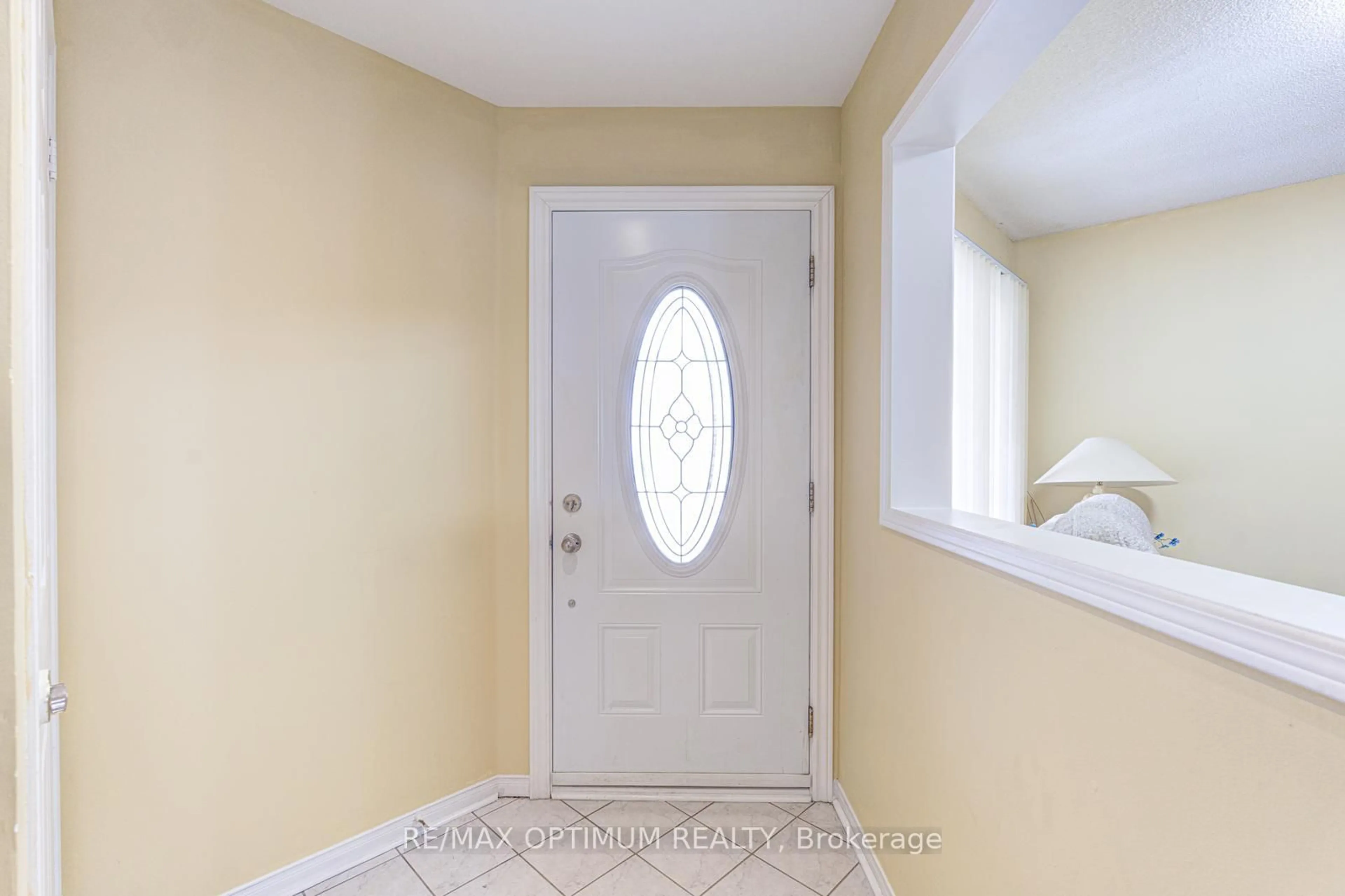 Indoor entryway for 26 Tumbleweed Tr, Brampton Ontario L6Y 5A1