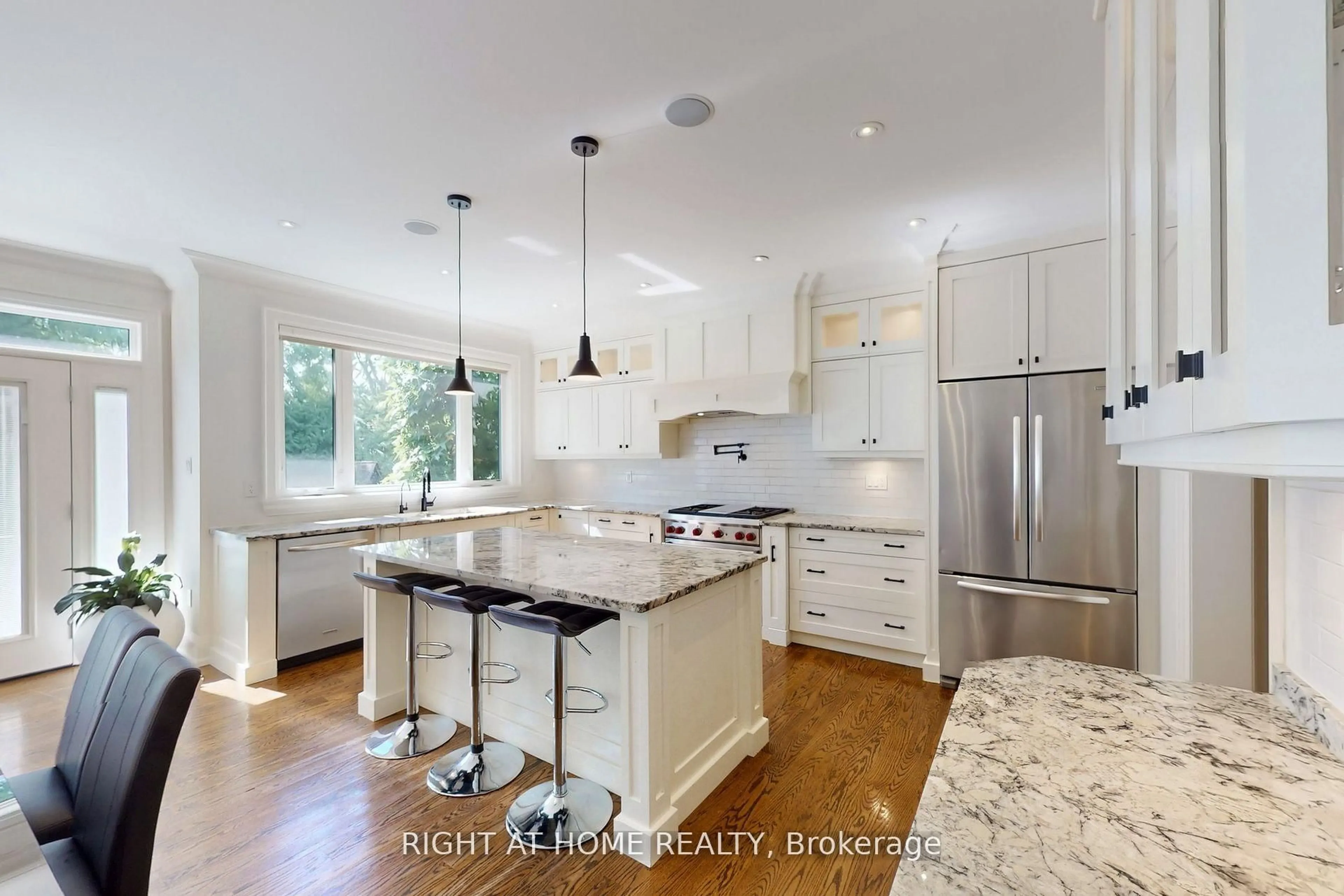Contemporary kitchen, unknown for 490 Orchard Dr, Oakville Ontario L6K 1P1