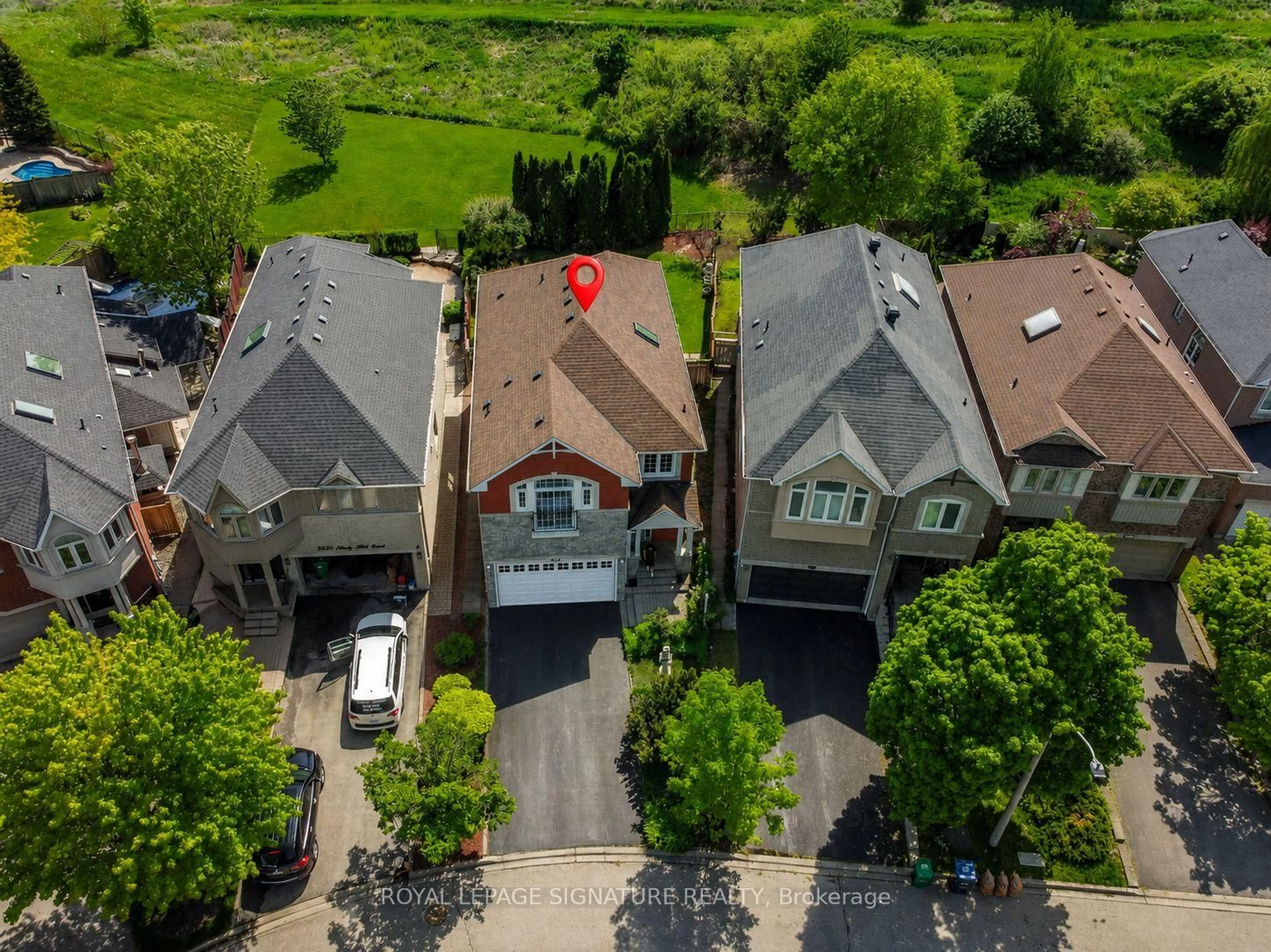 A pic from outside/outdoor area/front of a property/back of a property/a pic from drone, street for 5504 Windy Hill Crt, Mississauga Ontario L4Z 3W4