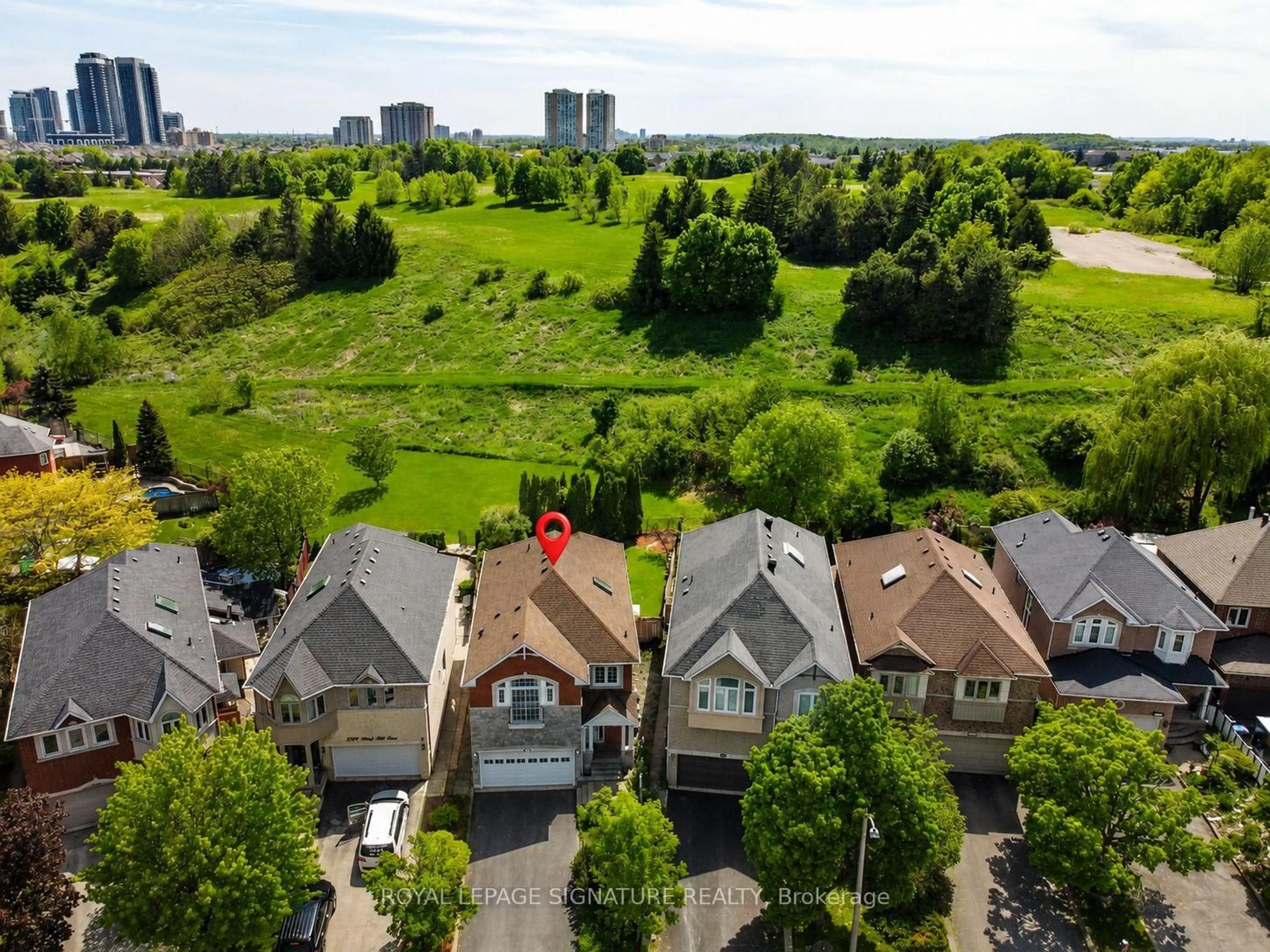 A pic from outside/outdoor area/front of a property/back of a property/a pic from drone, city buildings view from balcony for 5504 Windy Hill Crt, Mississauga Ontario L4Z 3W4