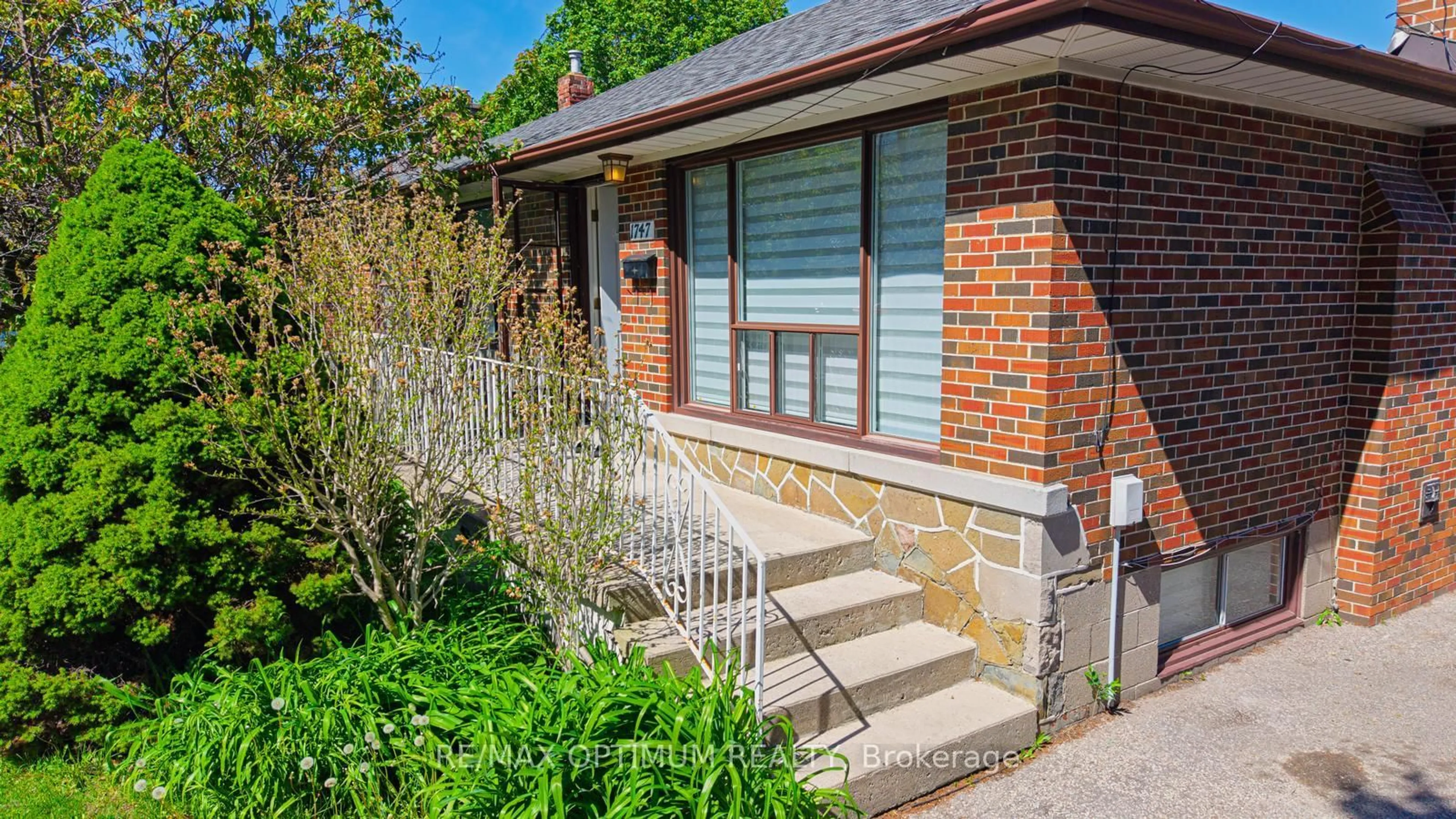 Home with brick exterior material, street for 1747 Coram Cres, Mississauga Ontario L4X 1L2
