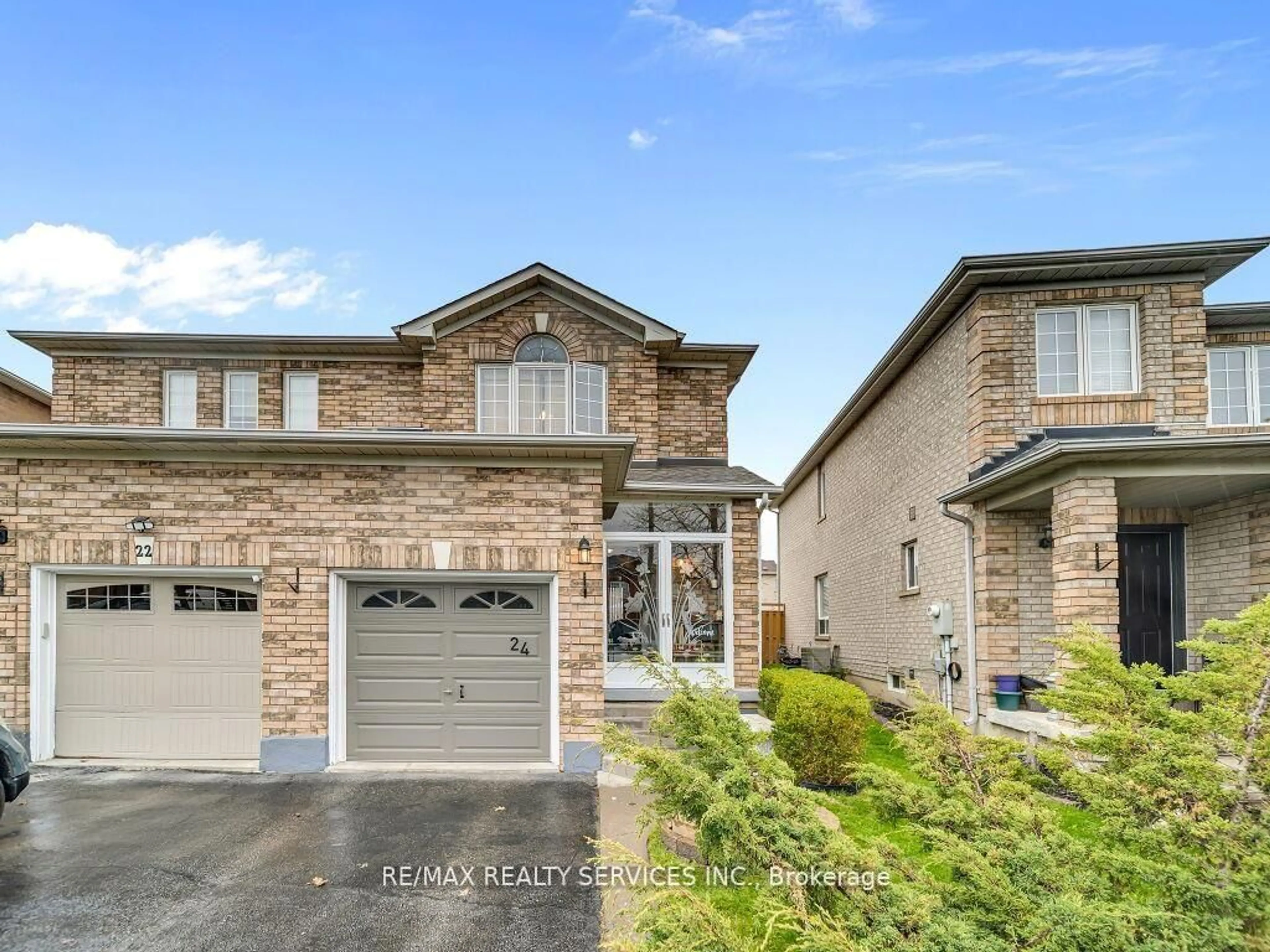 Home with brick exterior material, street for 24 Melissa Crt, Brampton Ontario L6X 4X1