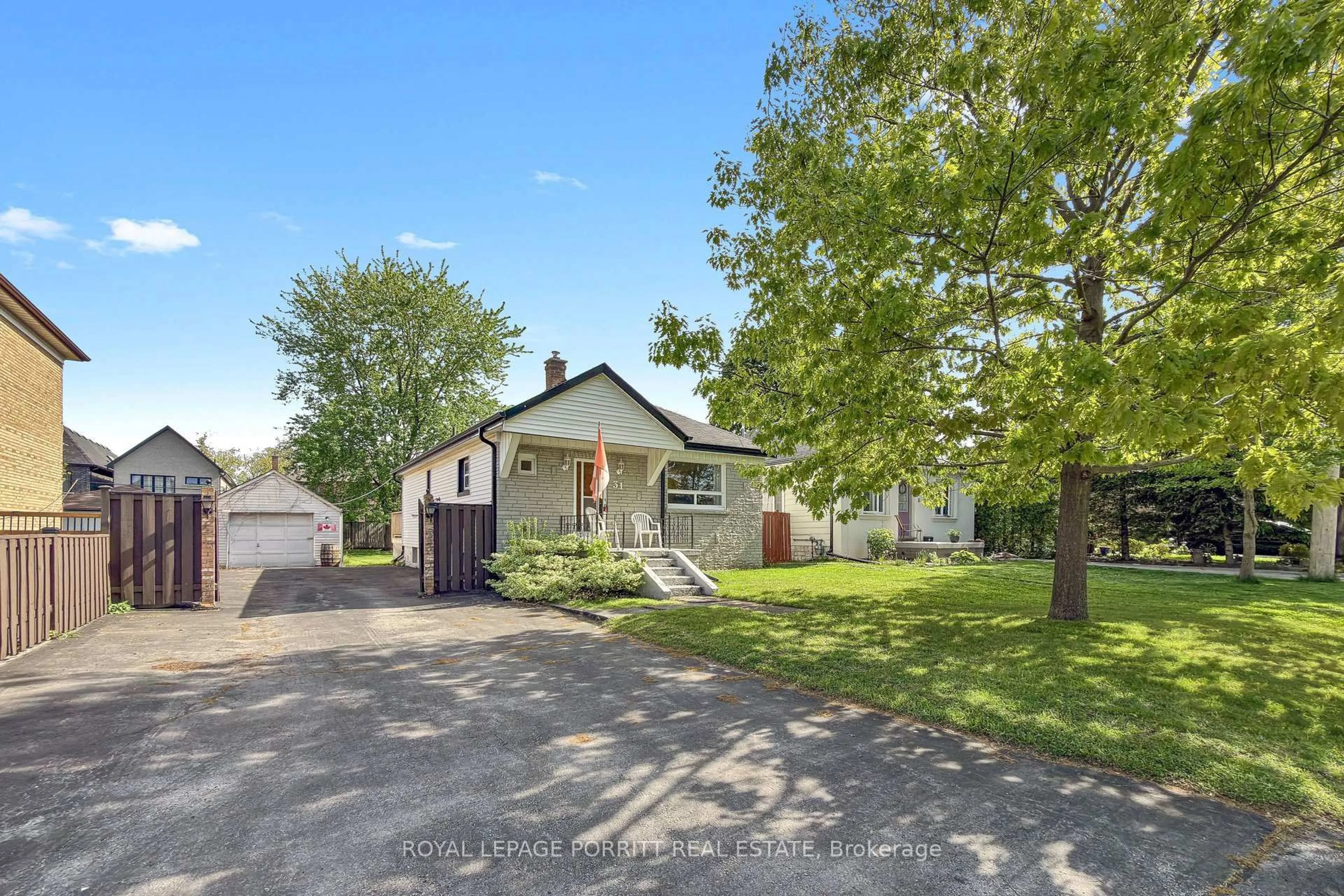 A pic from outside/outdoor area/front of a property/back of a property/a pic from drone, street for 31 Burlingame Rd, Toronto Ontario M8W 1Y7